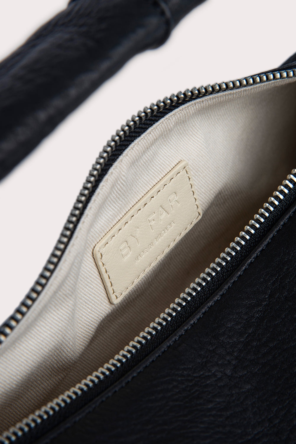 CUSH BLACK FLAT GRAIN LEATHER - 4