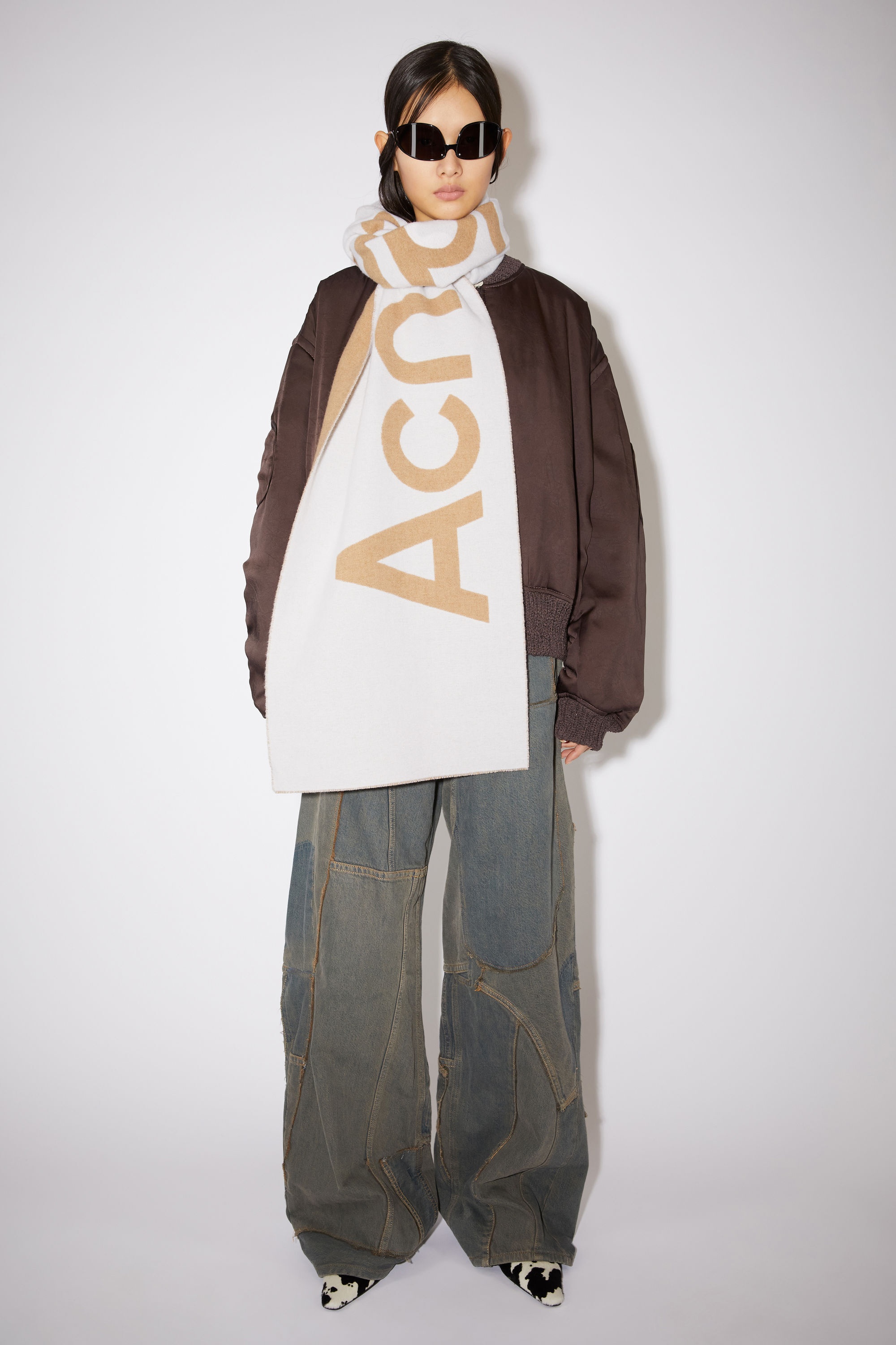 Logo jacquard scarf - Narrow - Oat beige/camel - 2