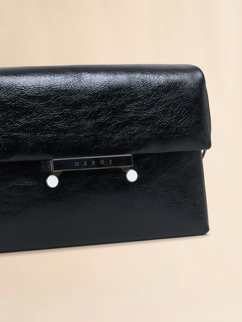 BLACK CRAQUELÉ PATENT LEATHER MEDIUM ENVELOPE BAG - 5