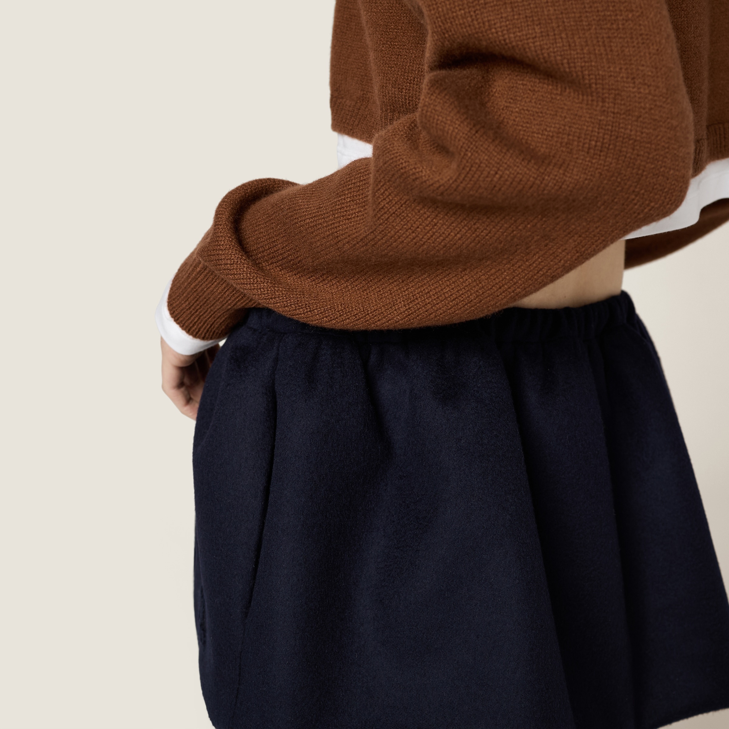 Cropped cashmere V-neck sweater - 5