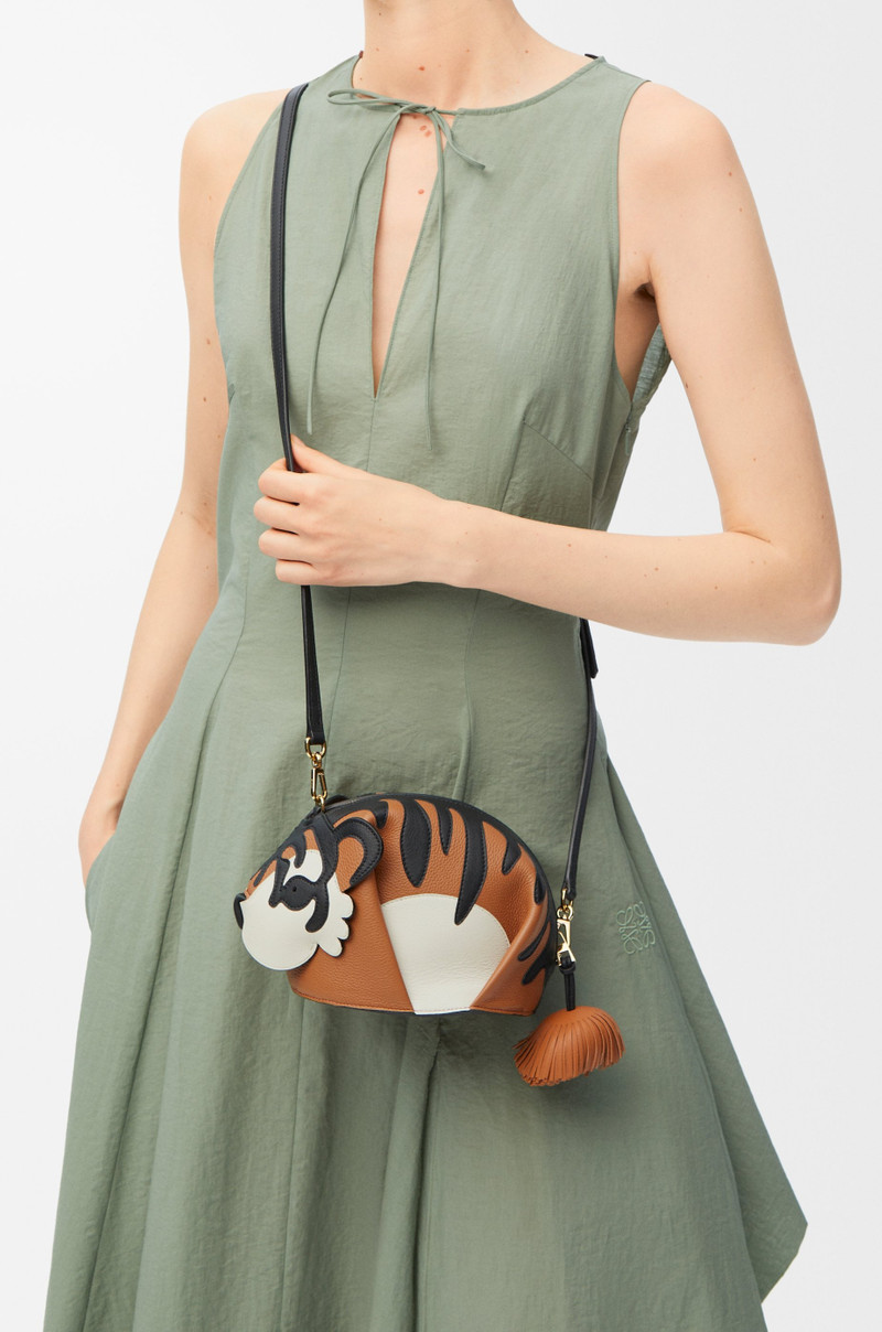 Loewe Tiger bag in calfskin outlook