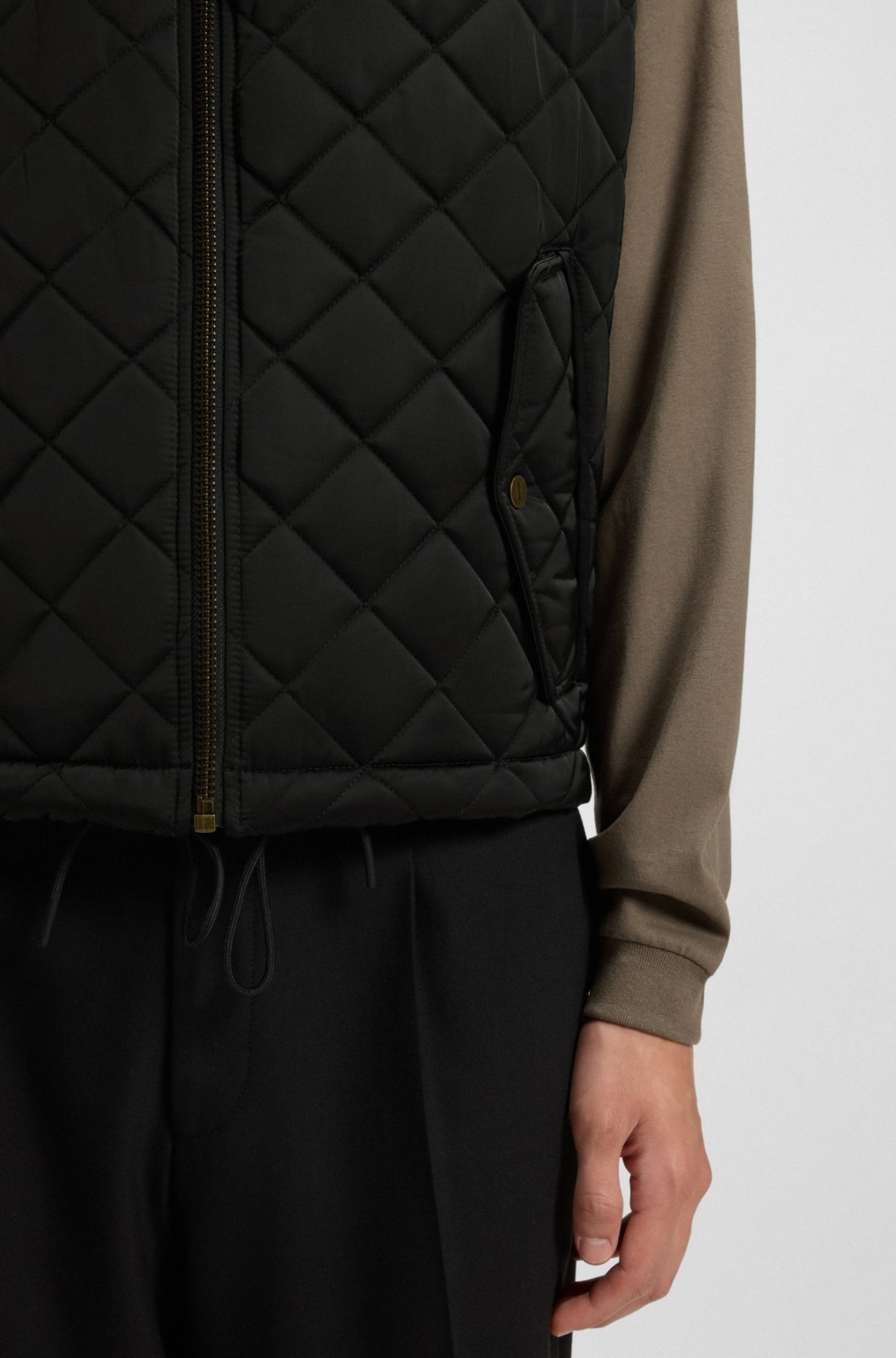 WATER-REPELLENT GILET IN QUILTED SATIN WITH LOGO PLAQUE - 6