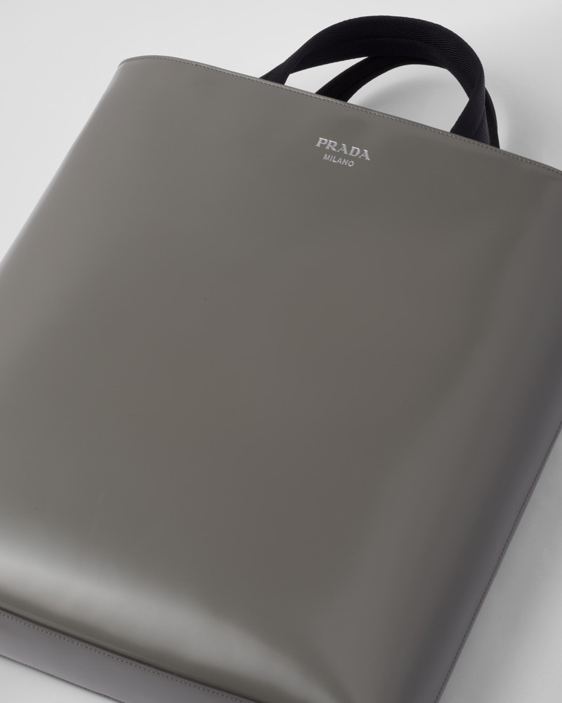 Brushed leather tote with water bottle 5