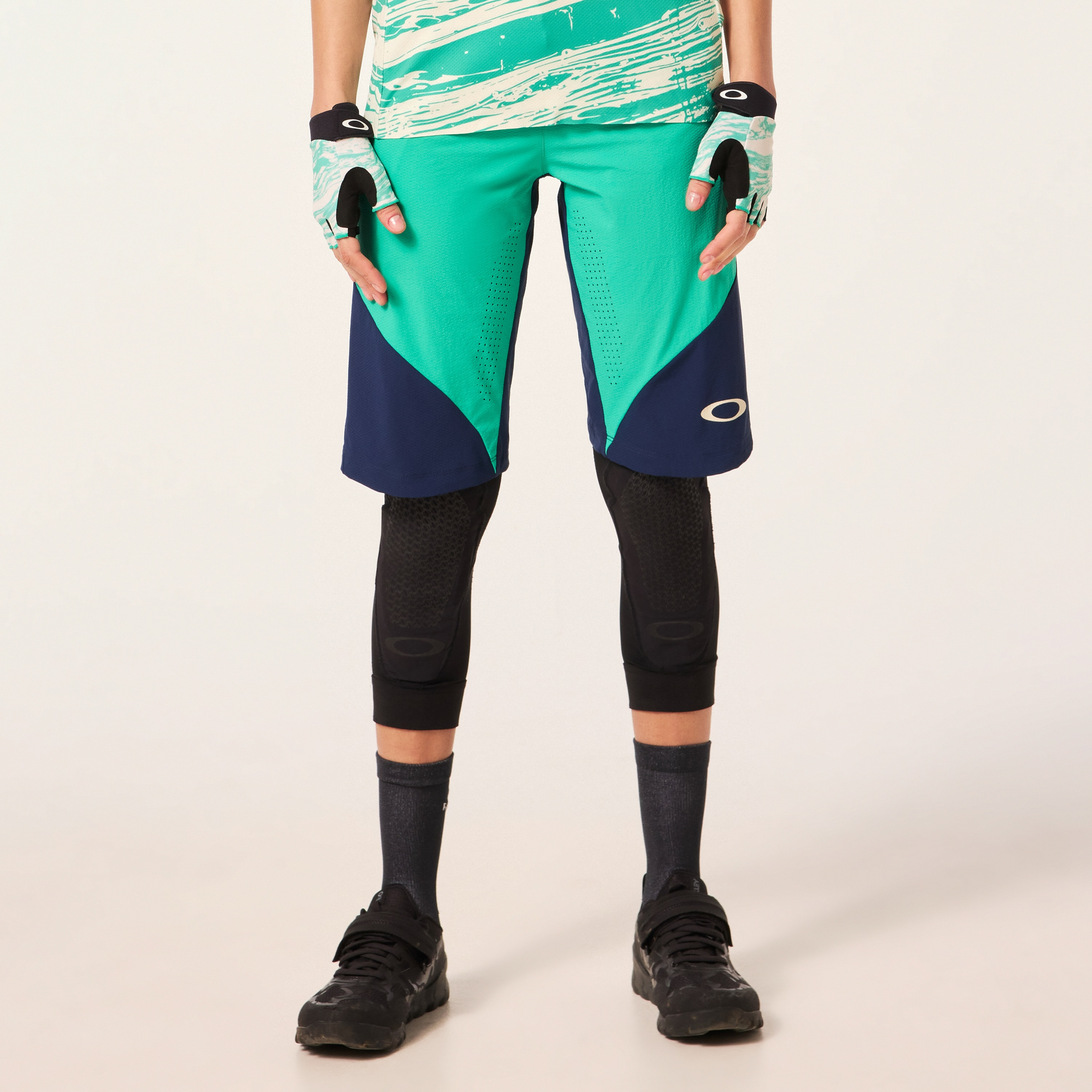 W. Seeker Airline Short - 3