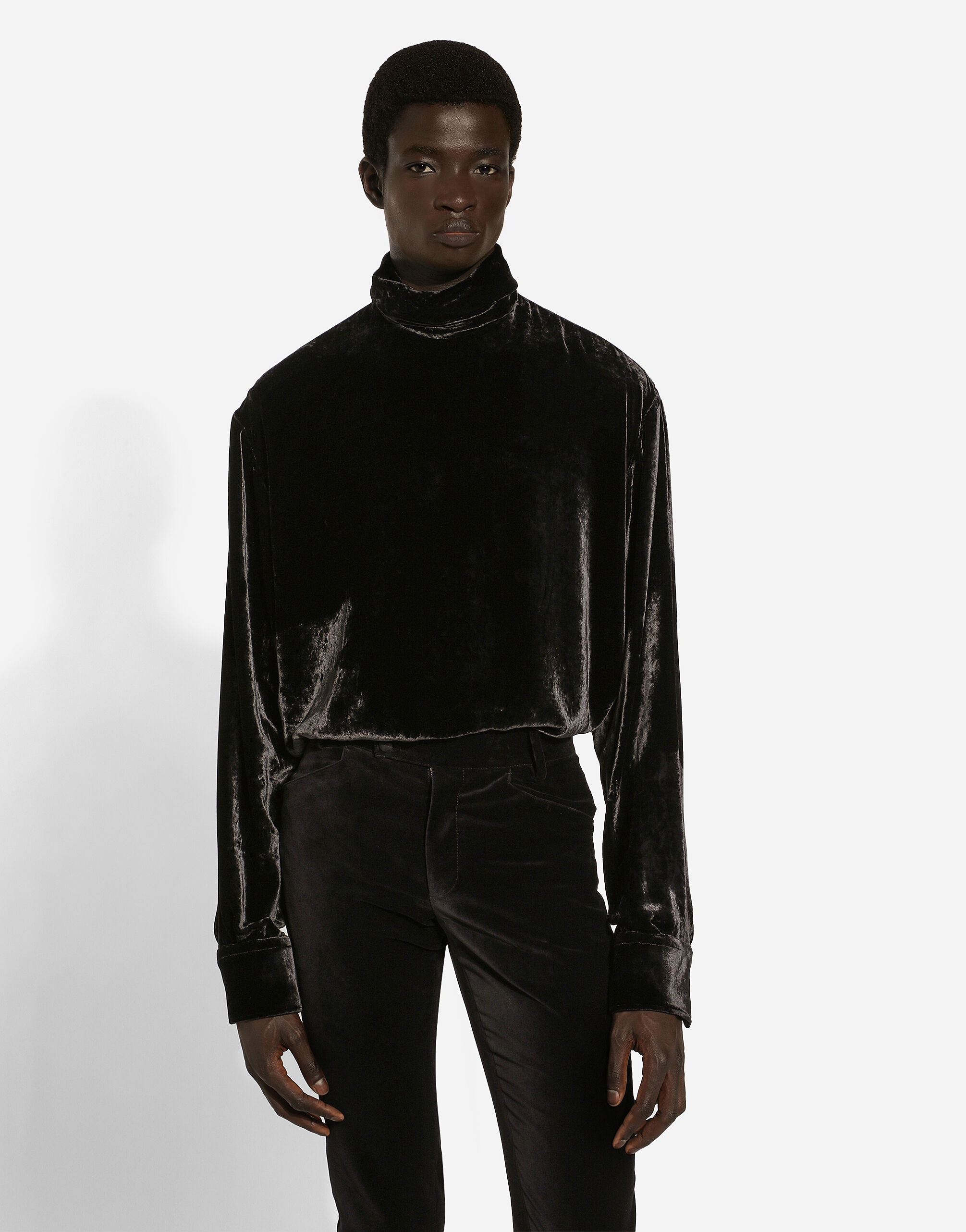 Loose velvet turtleneck with shirt cuffs - 4