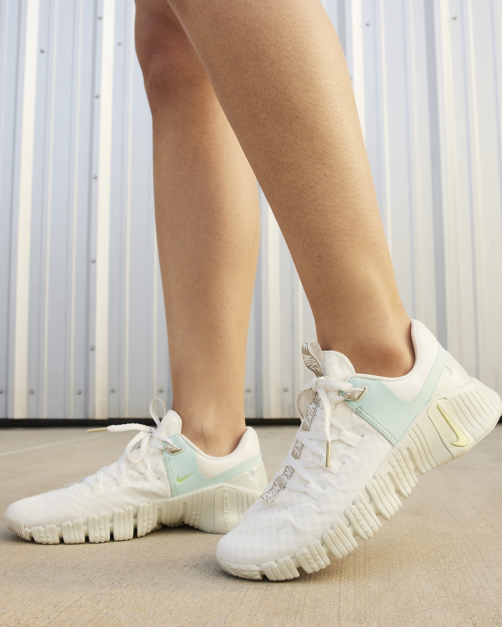 Nike Women's Free Metcon 5 Premium Workout Shoes - 2