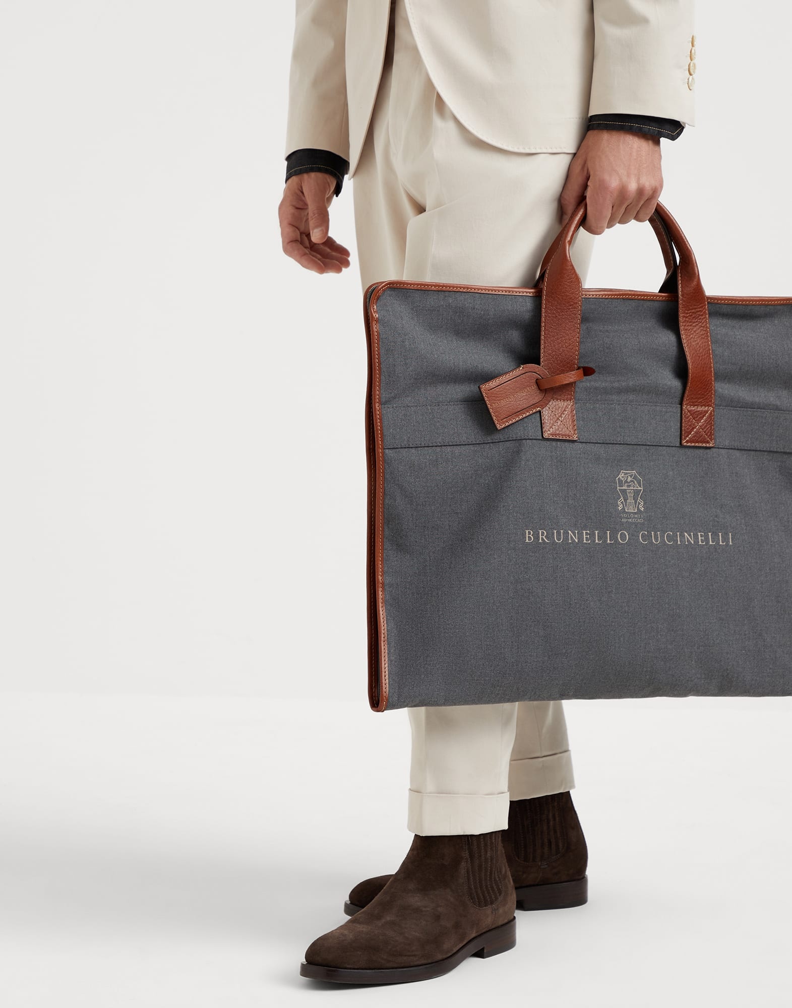 Water-resistant fabric and grained calfskin garment bag - 4