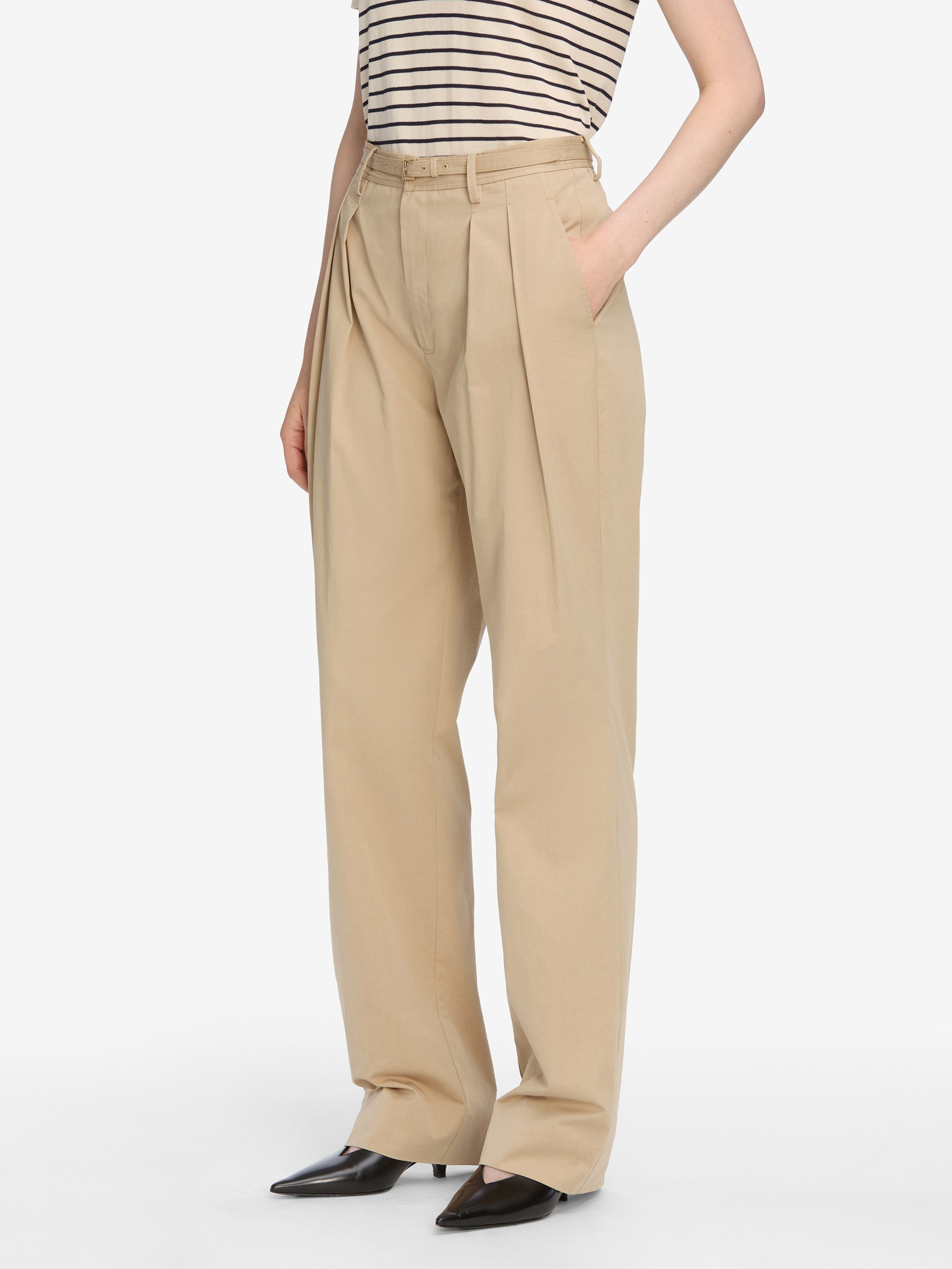The Pleated Stilt Trouser in Light Khaki - 5