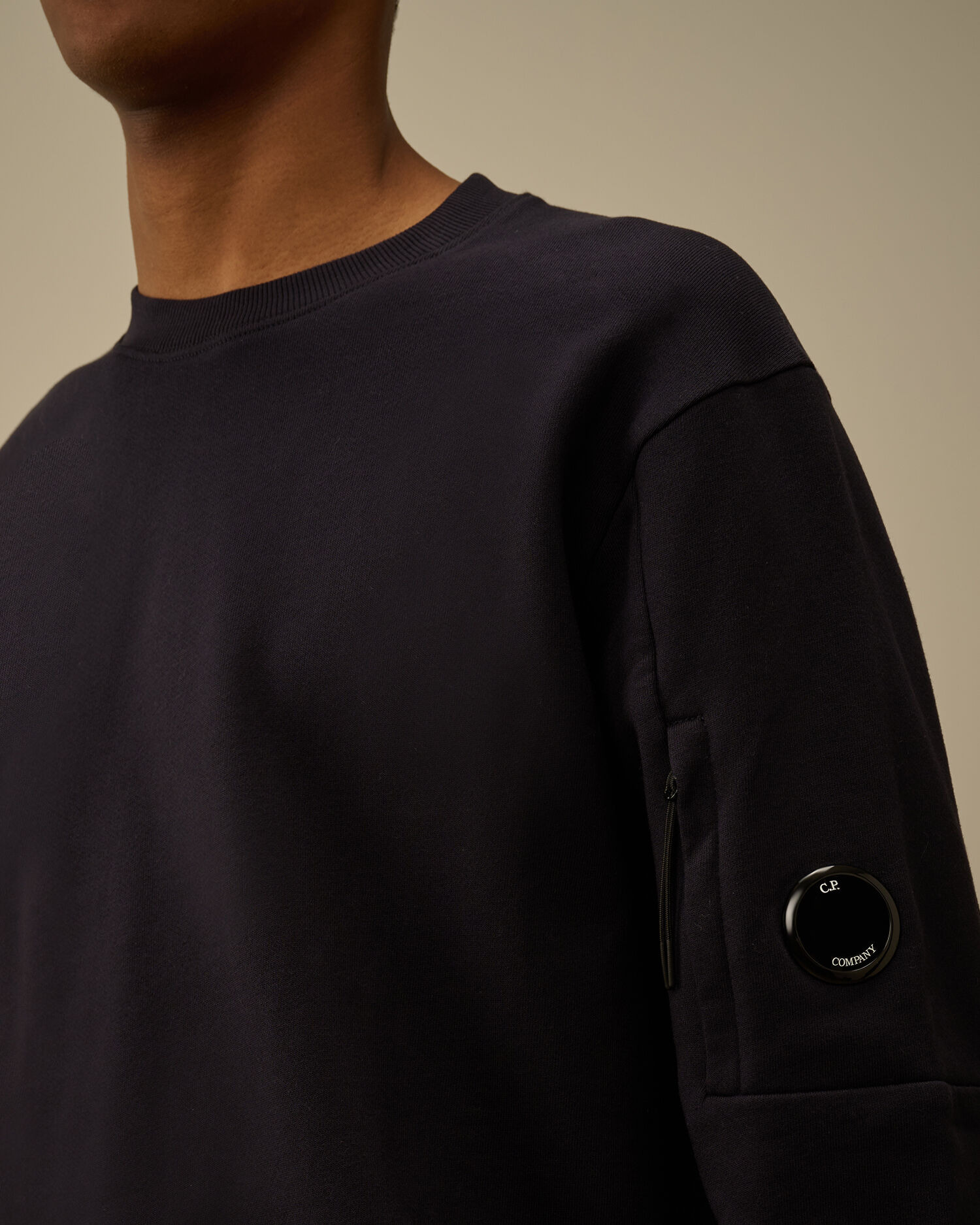 Diagonal Raised Fleece Crewneck Lens Sweatshirt - 4