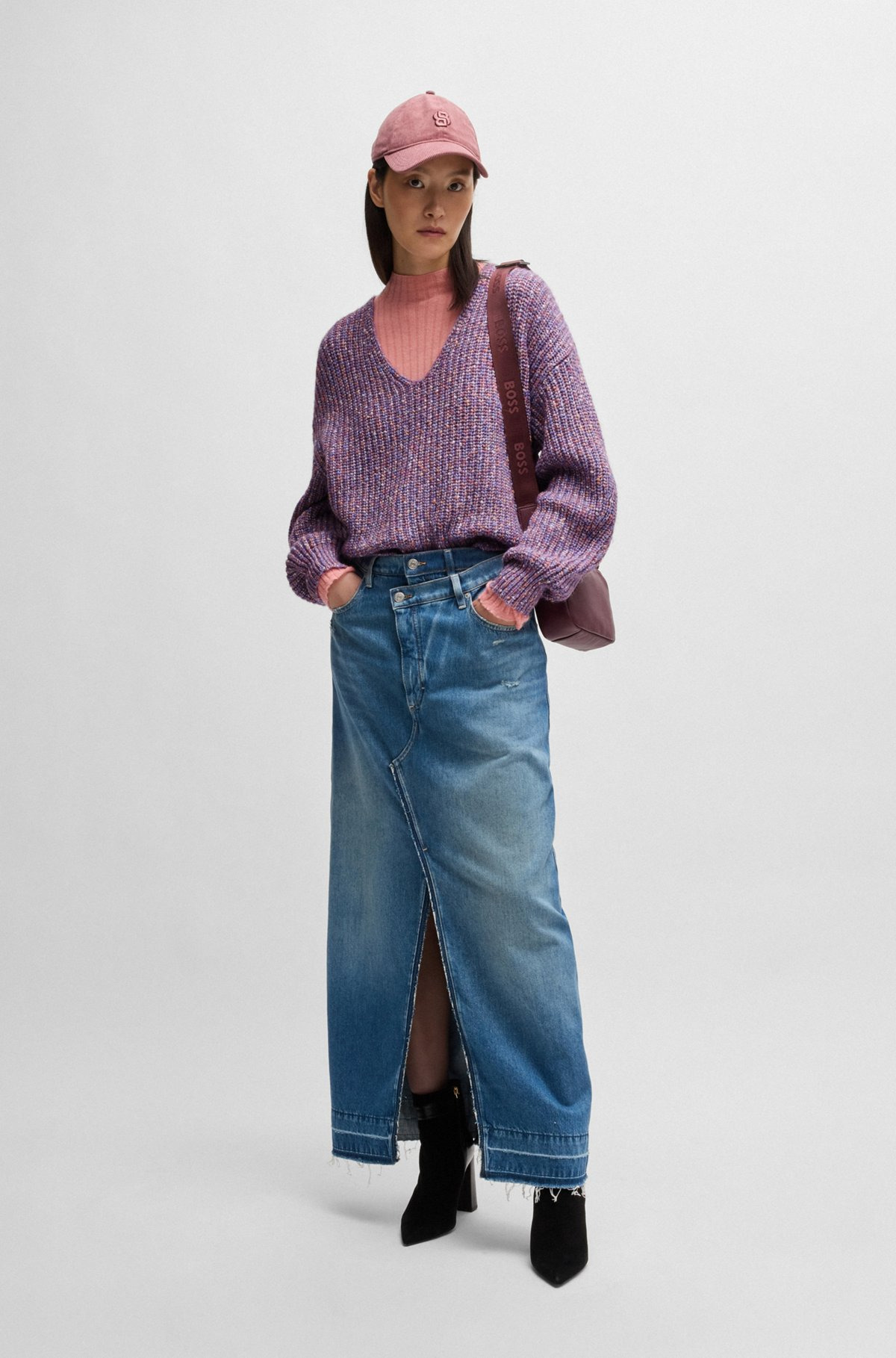 RELAXED-FIT V-NECK SWEATER IN A RIBBED KNIT - 3