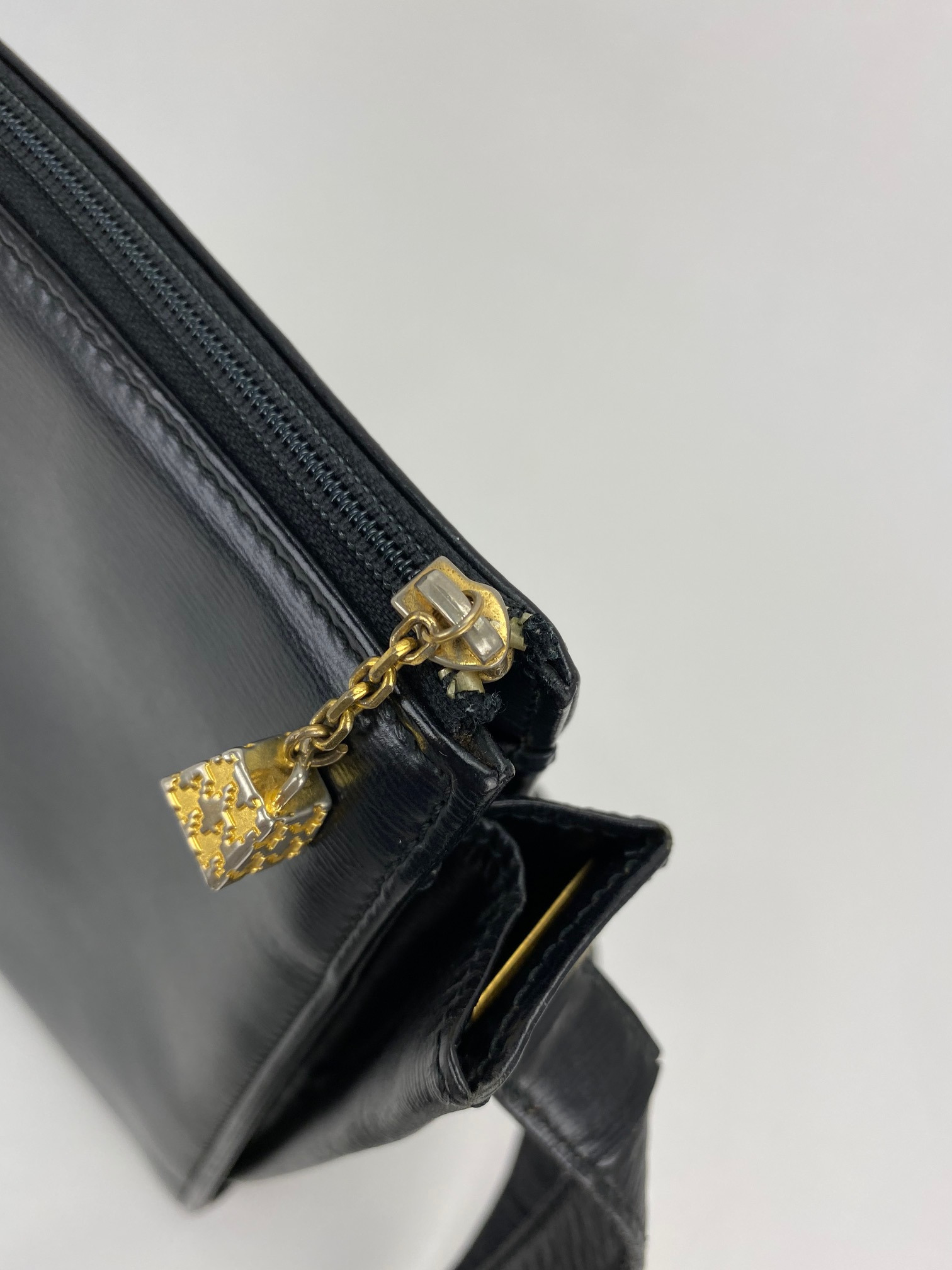 CHRISTIAN DIOR Black  Leather Adjustable Shoulder Bag Authentic Pre owned - 3