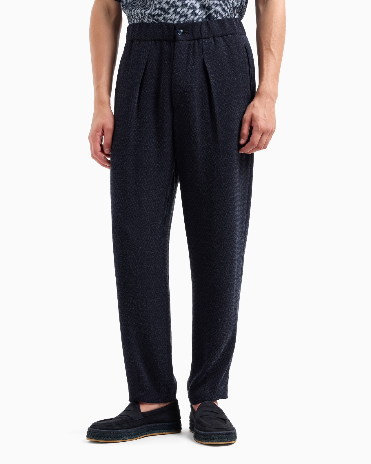 SINGLE-PLEAT TROUSERS IN A CHEVRON CUPRO AND VISCOSE - 4
