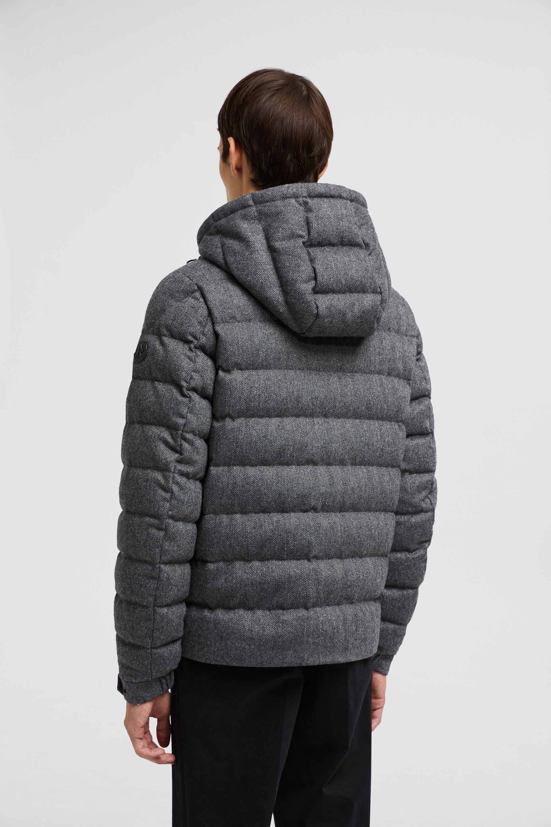 【MONCLER】Arnebショートダウンジャケット ブラック Arnebショートダウンジャケット : ショートダウン