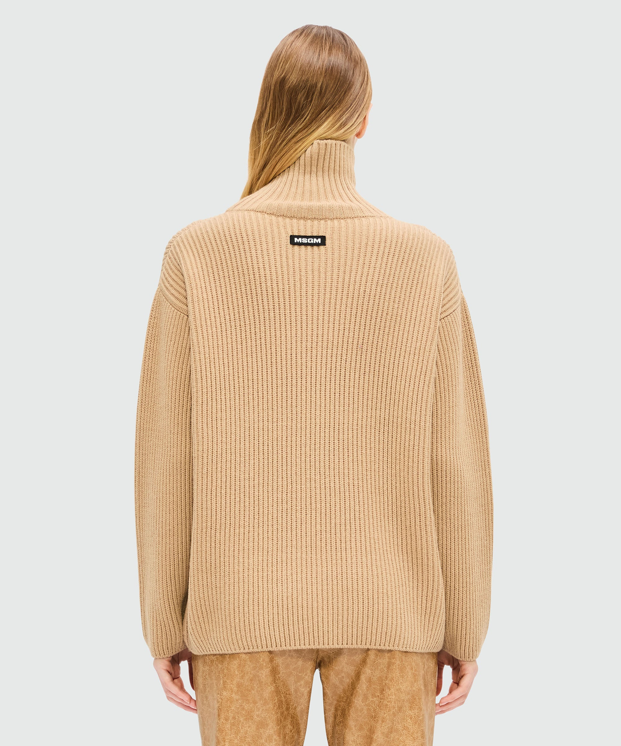 Beige turtleneck sweater with colorblock detail - 3