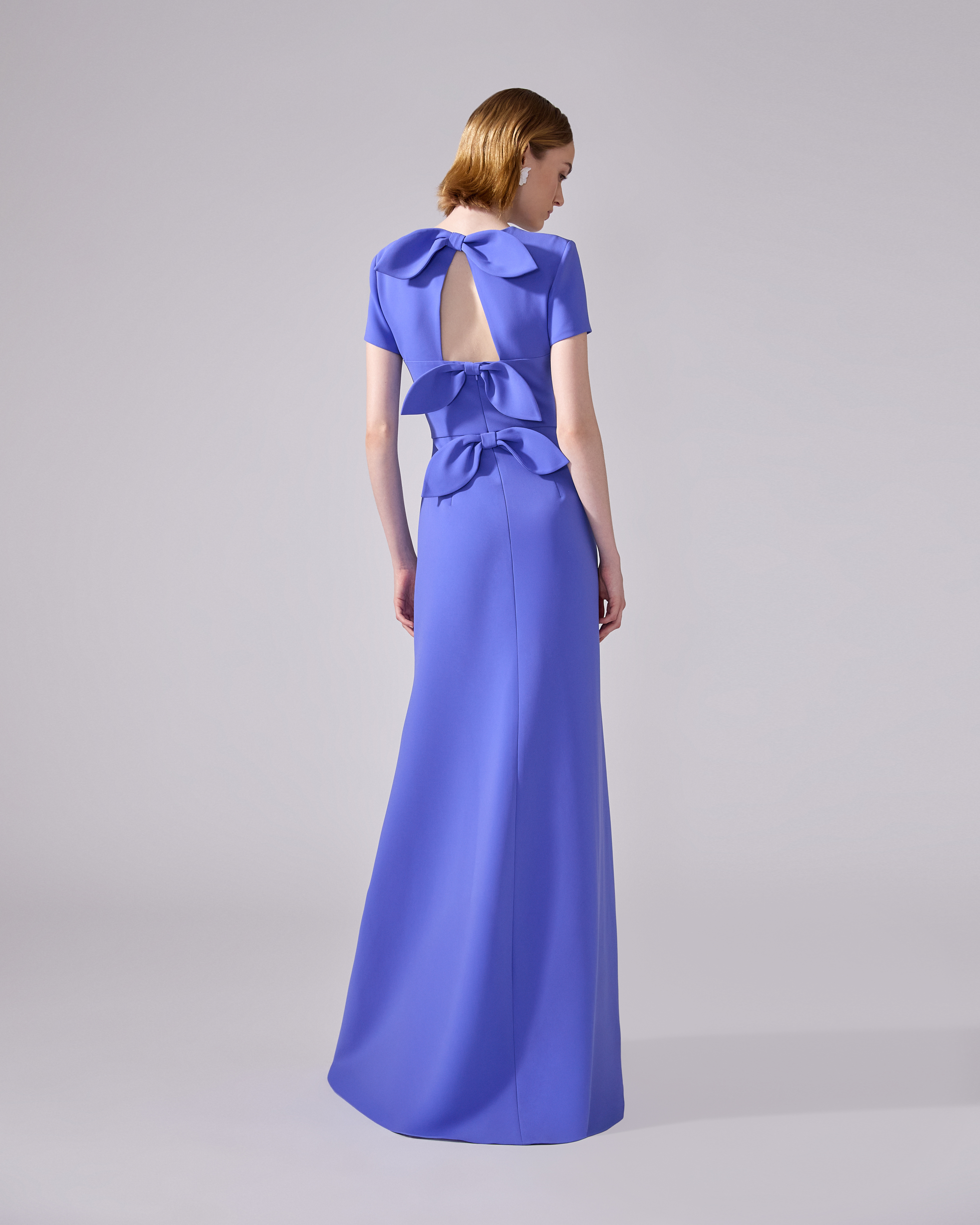 Floral-Embroidered Gown With Bows - 3