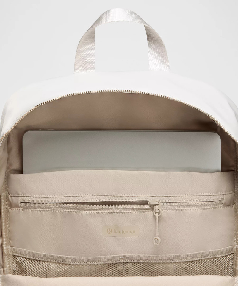 Everywhere Backpack 22L *Metal Hardware 5