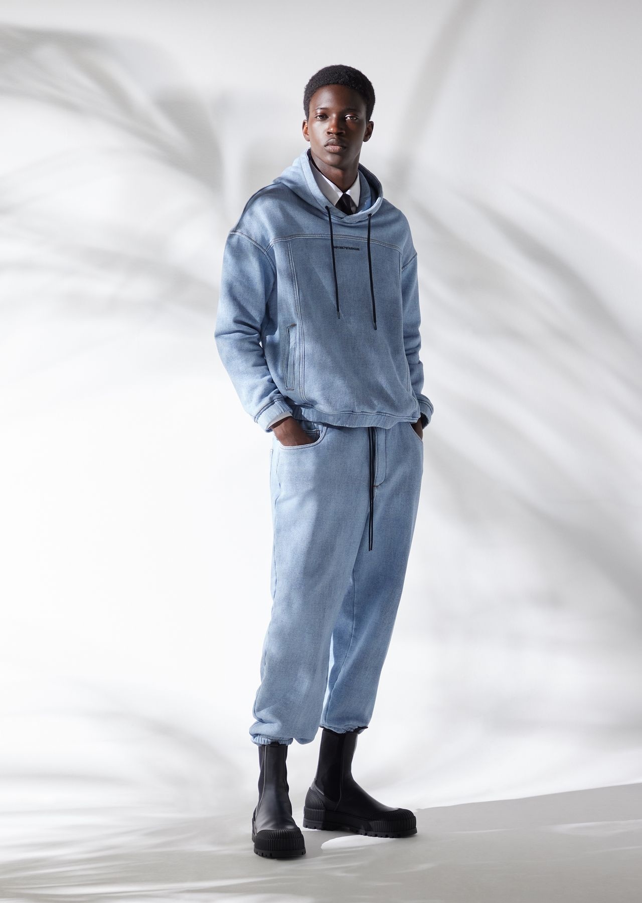 Denim-effect printed jersey drawstring trousers with elasticated cuffs - 6