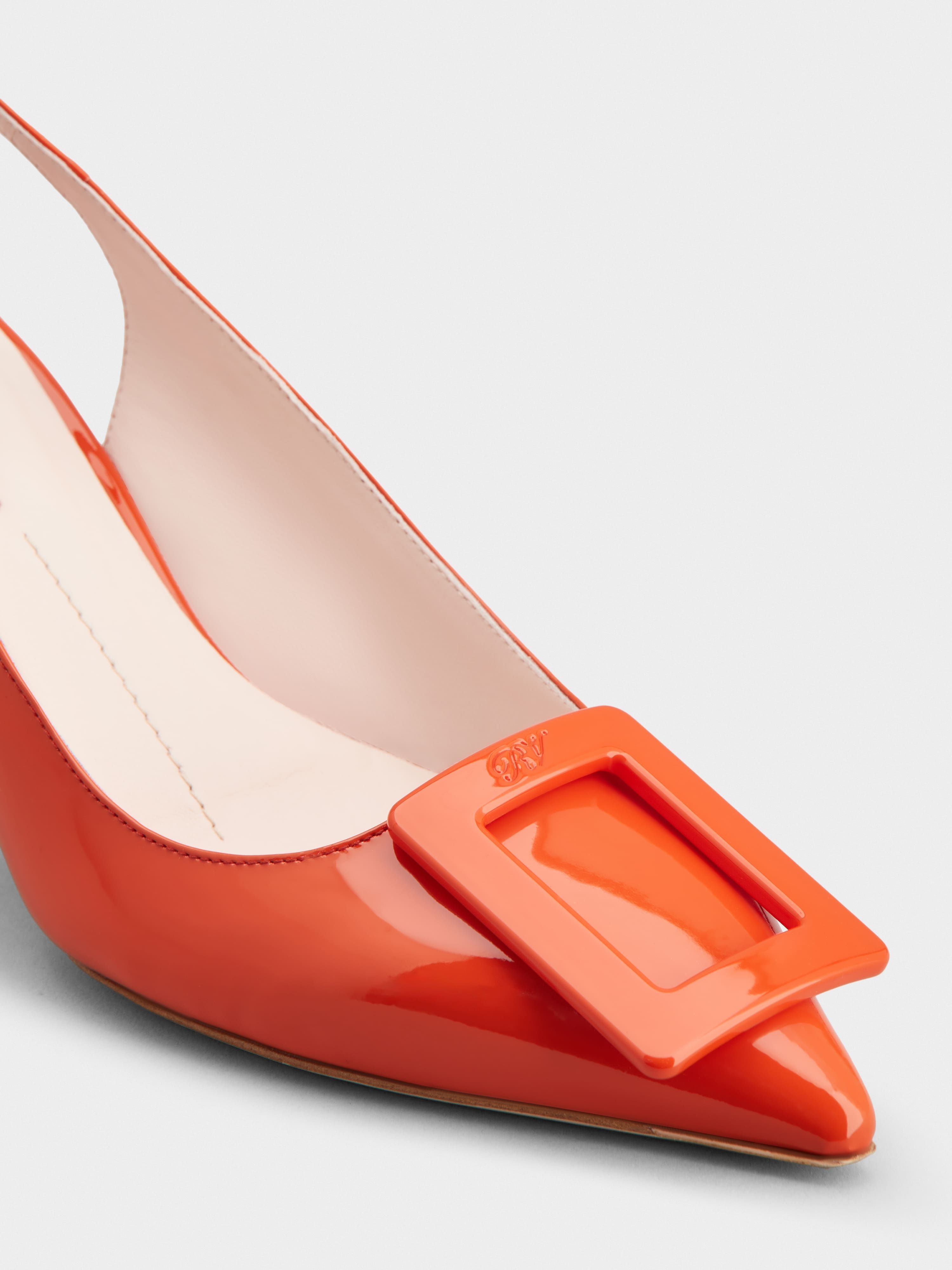 Virgule Lacquered Buckle Slingback Pumps in Patent Leather - 3