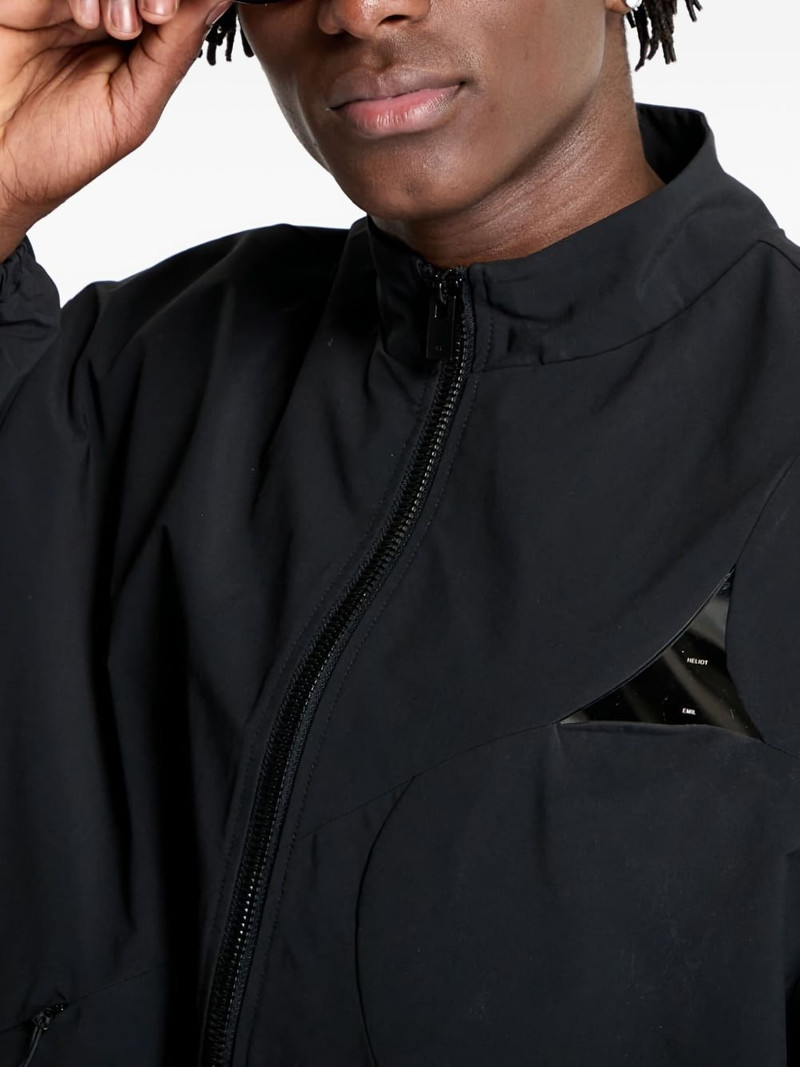 zip-fasteing jacket 4