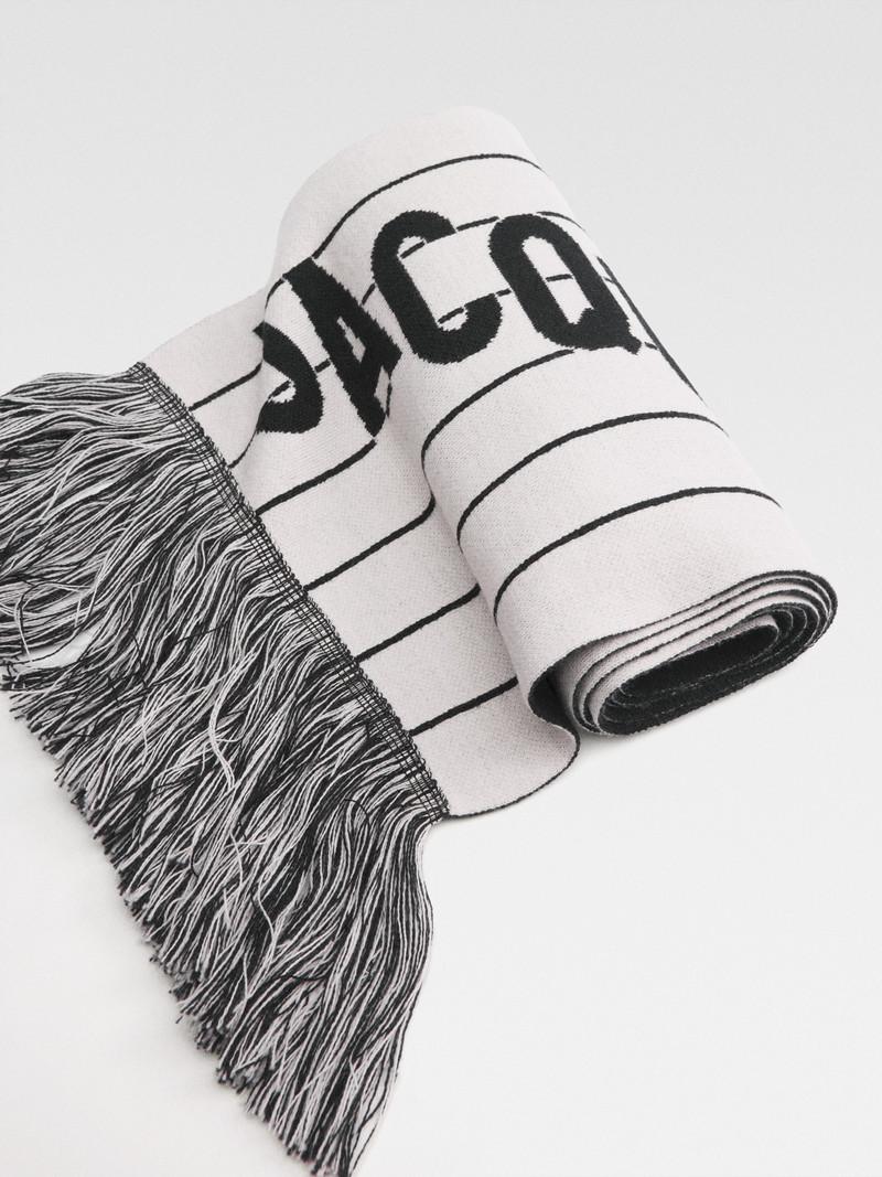 JACQUEMUS The Liga scarf outlook