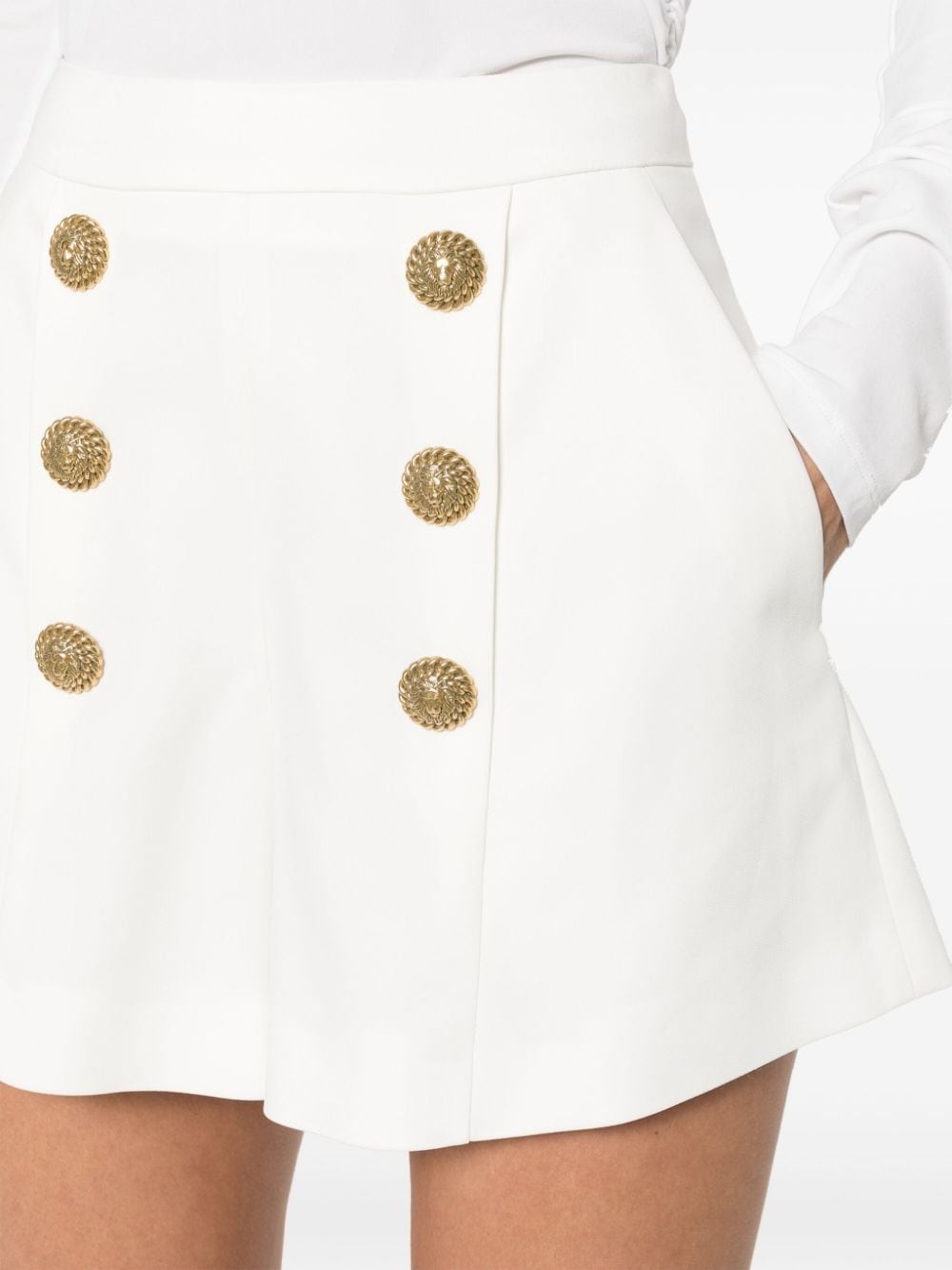 Coin-buttons crepe shorts - 5