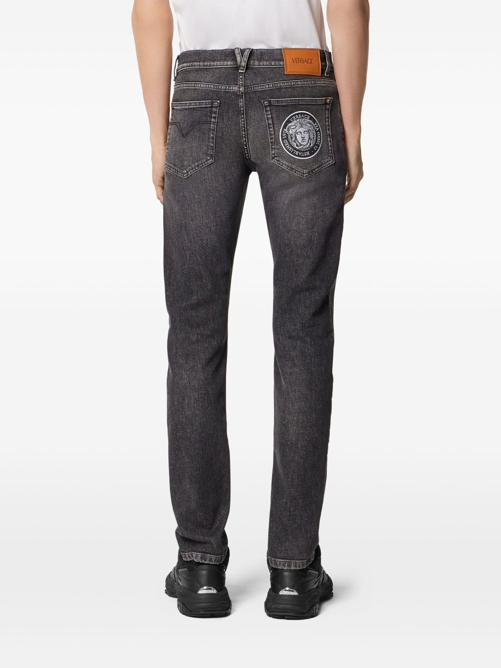 La Medusa embroidery-detail jeans - 4