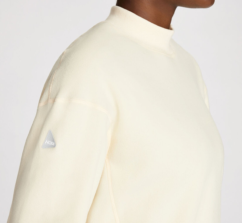 HOKA Women's Fleece Crew outlook