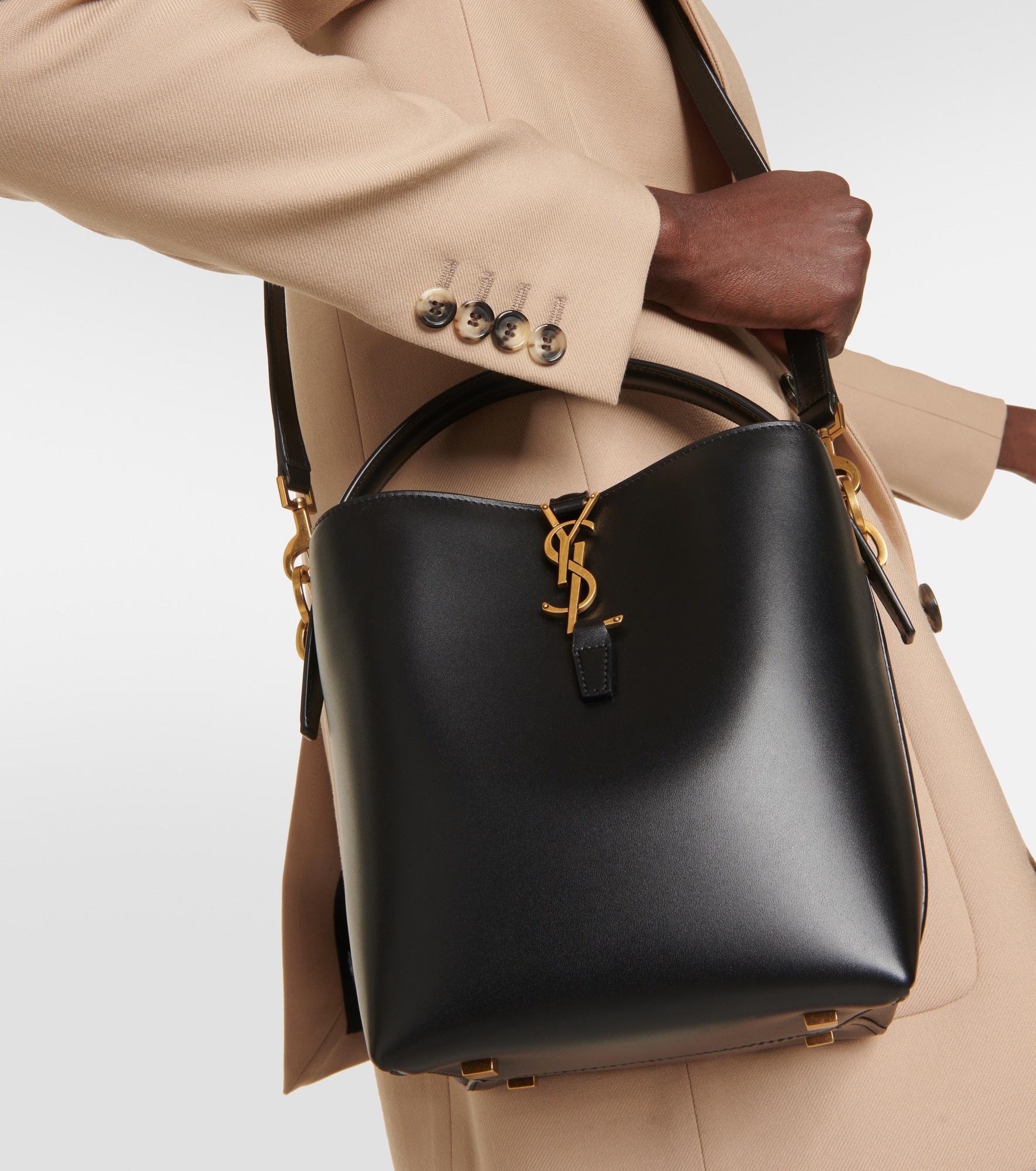 Le 37 Small leather bucket bag - 2