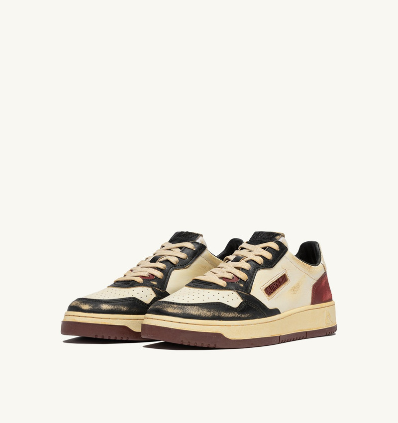 AUTRY MEDALIST LOW SUPER VINTAGE SNEAKERS IN WHITE, BLACK AND SYRAH LEATHER outlook
