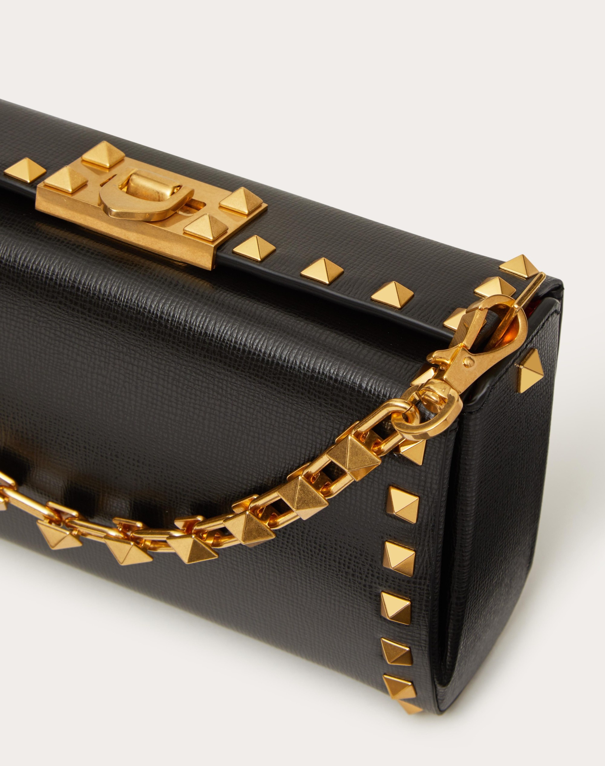 ROCKSTUD GRAINY CALFSKIN CLUTCH - 5