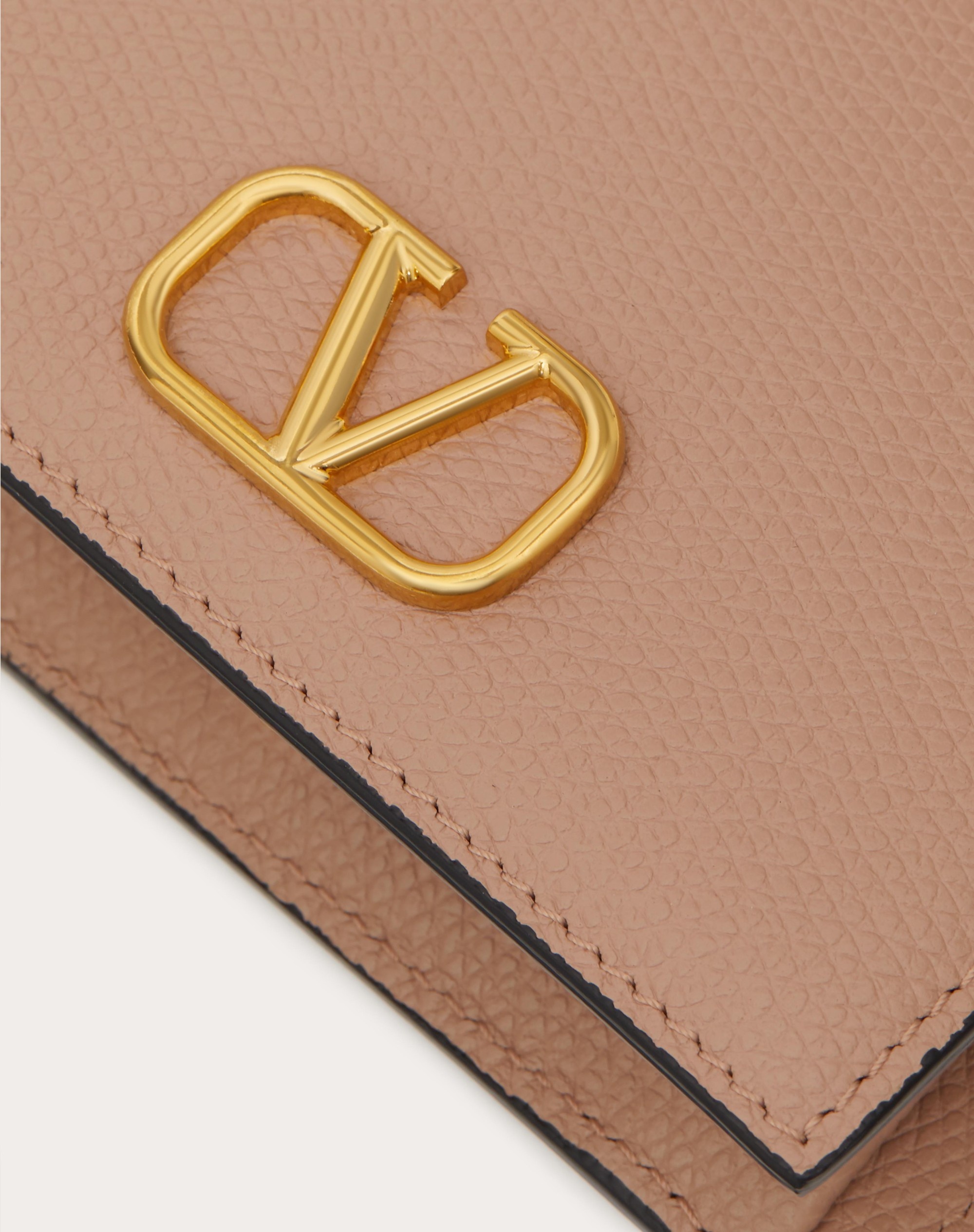 COMPACT VLOGO SIGNATURE GRAINY CALFSKIN WALLET - 2