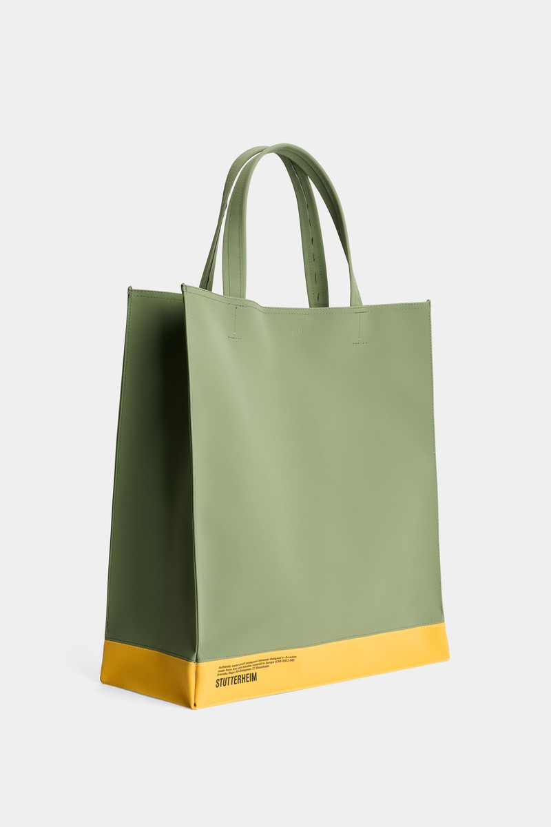 Stutterheim Stylist Bag Matte Dry Green/Warm Honey outlook