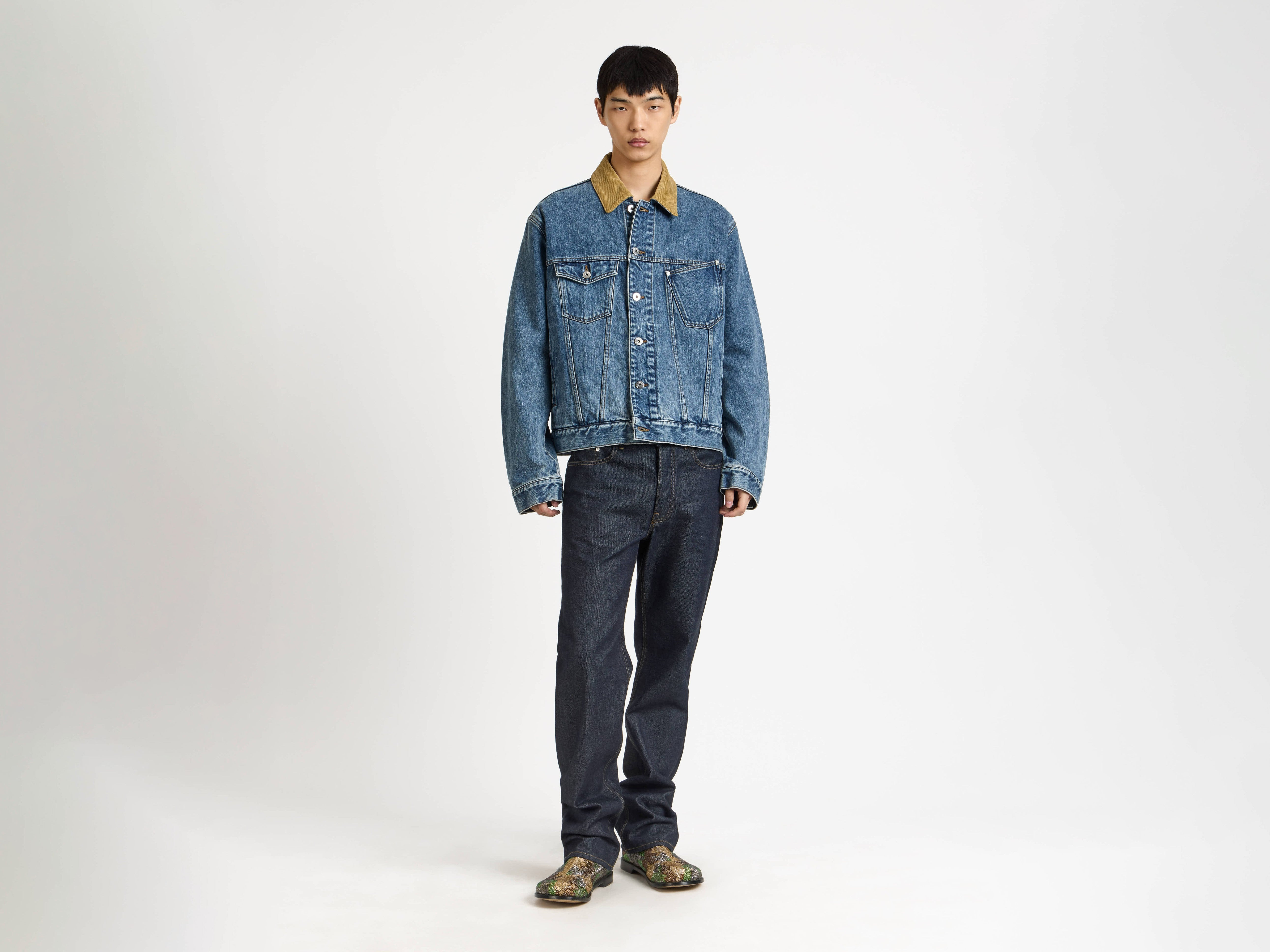 CORDUROY COLLAR DENIM JACKET IN MID-BLUE - 4