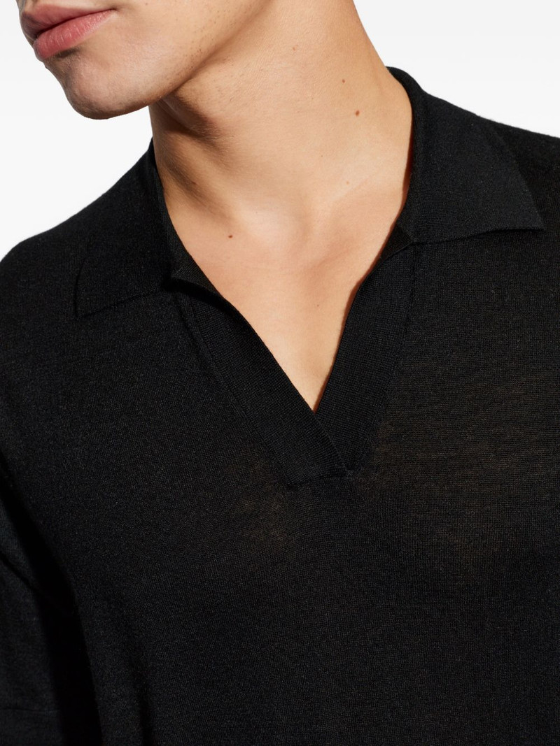 V-neck T-shirt 5