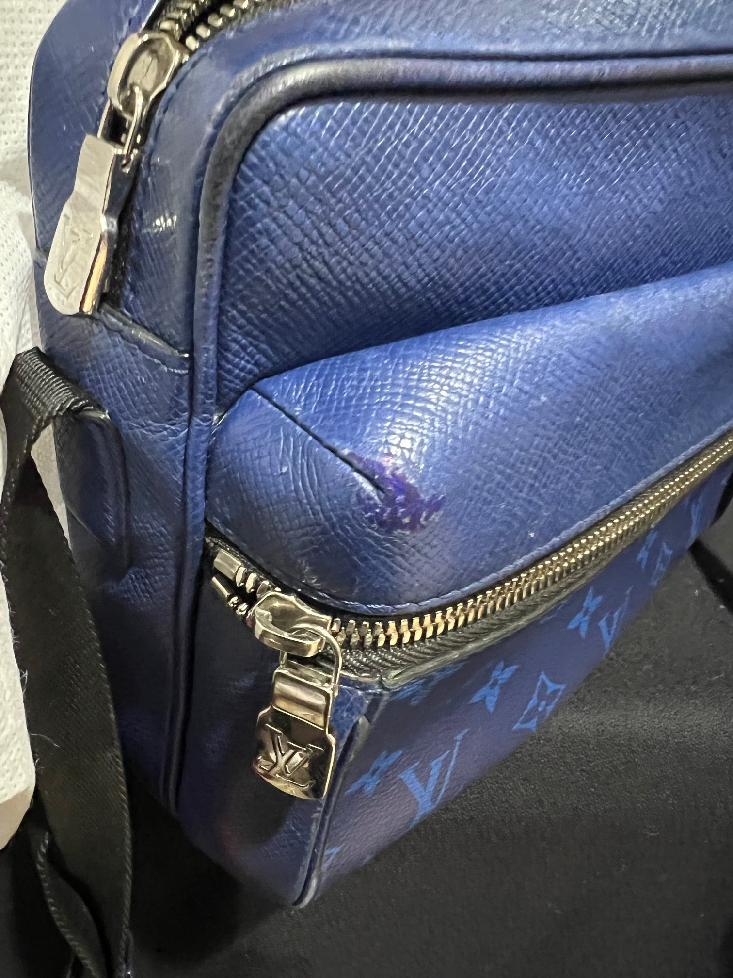 LOUIS VUITTON Taigarama Outdoor Blue Messenger Bag - 15