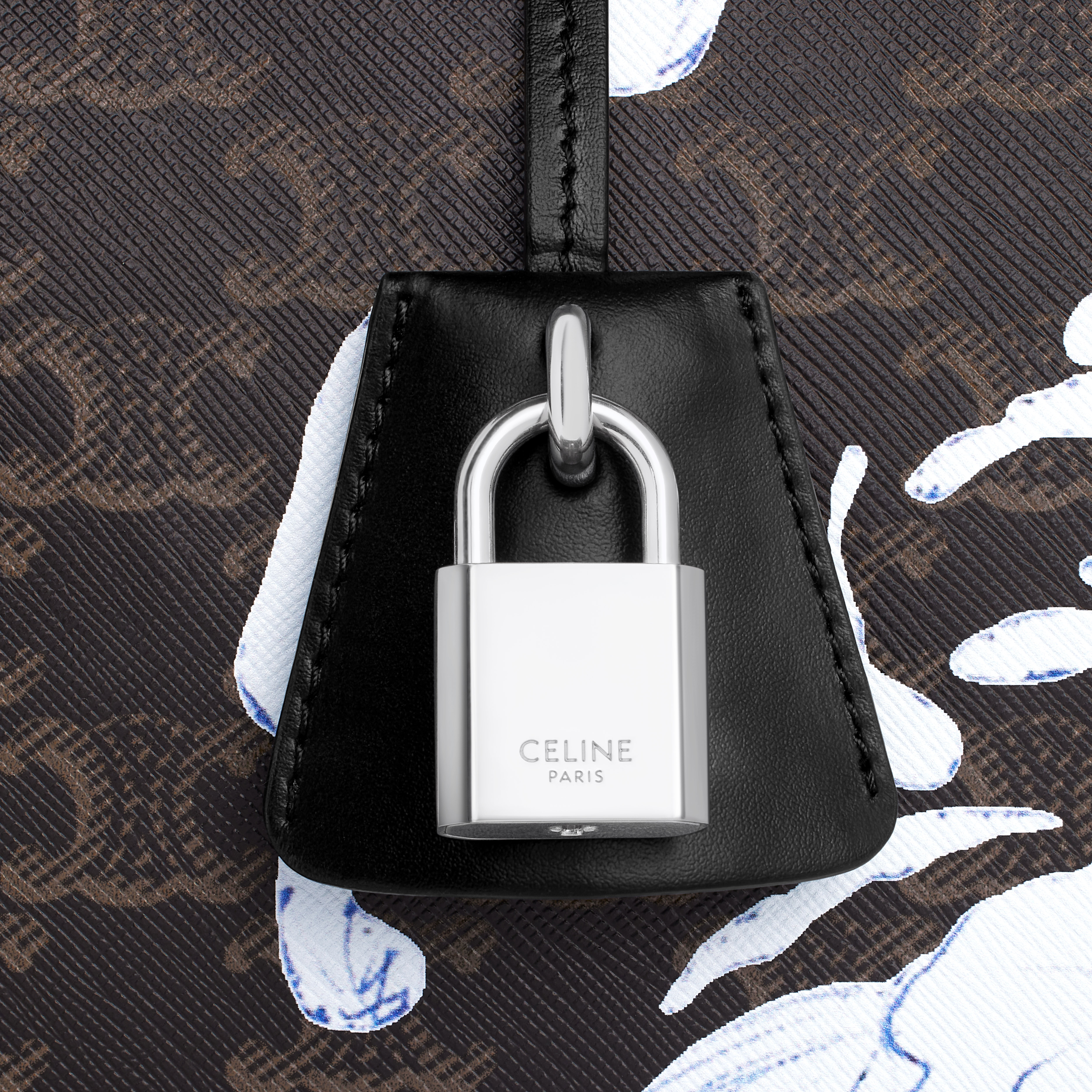 Large Voyage bag in Triomphe Canvas with David Weiss Wave Print - 4