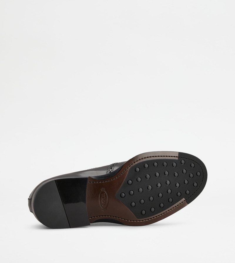 LACE-UPS IN LEATHER - BLACK 4