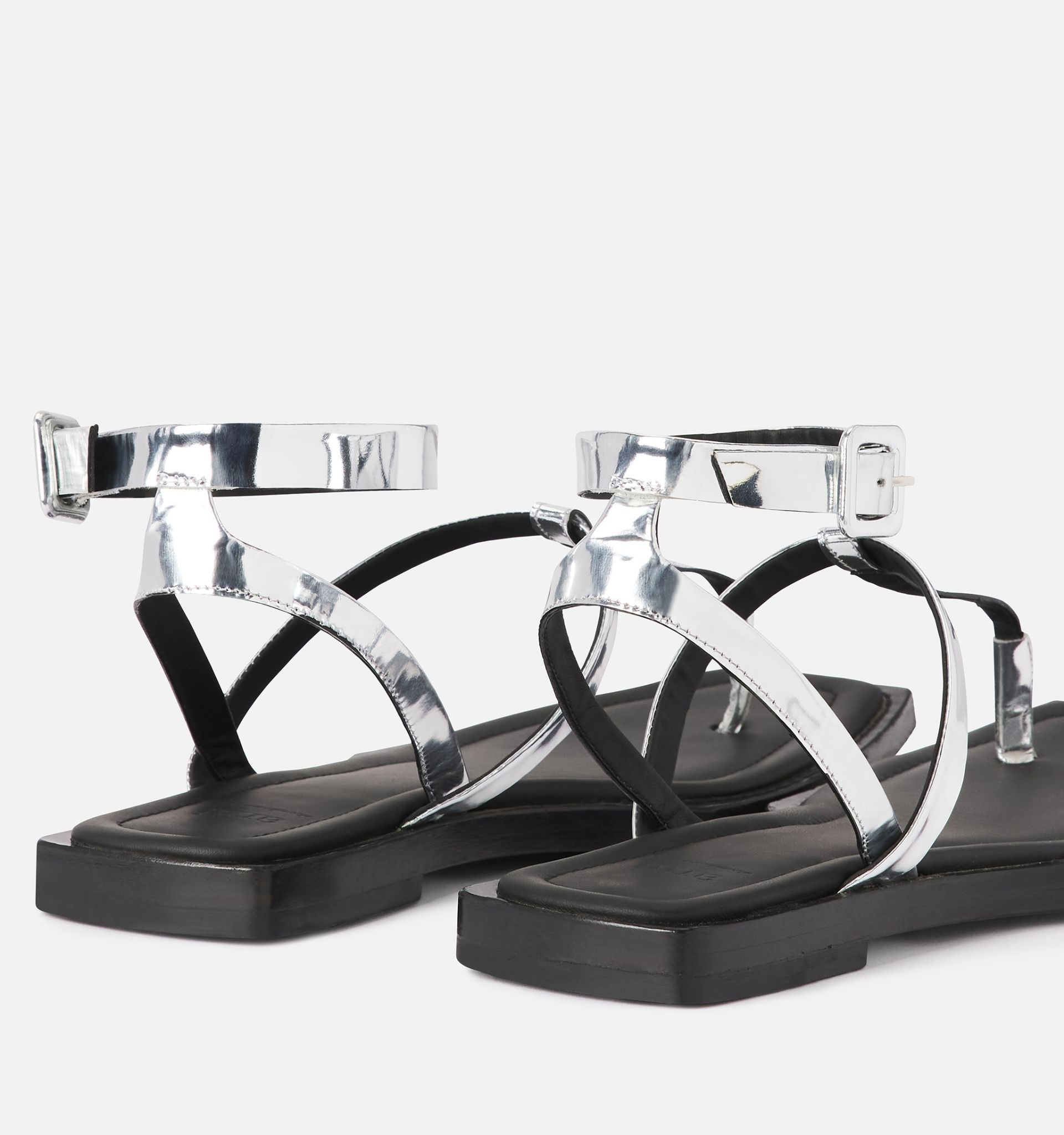 Flat Sandals - 5
