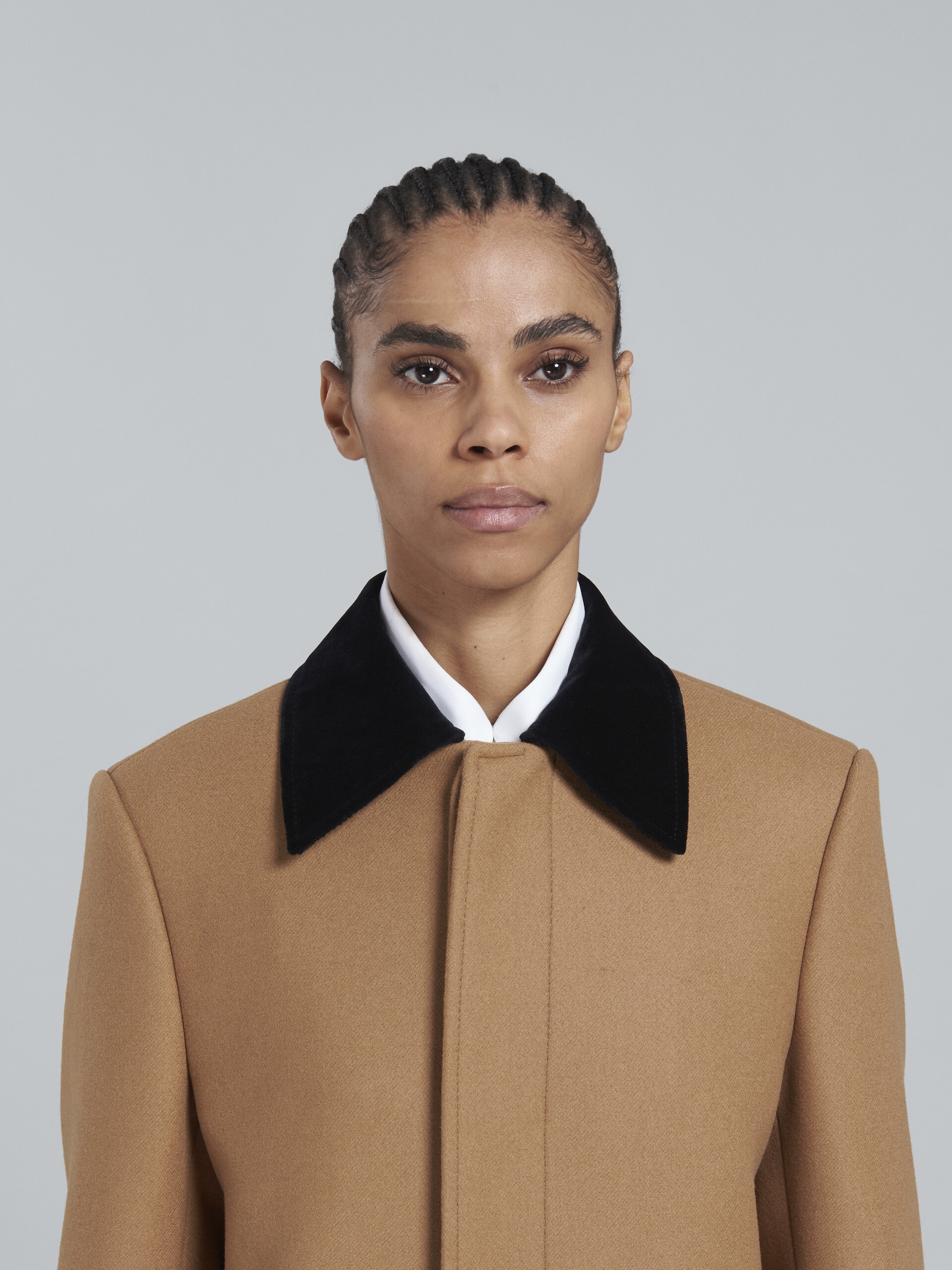 BROWN COAT WITH VELVET COLLAR - 4