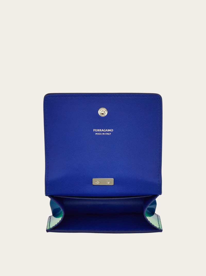 Micro pouch with airbrushing 3