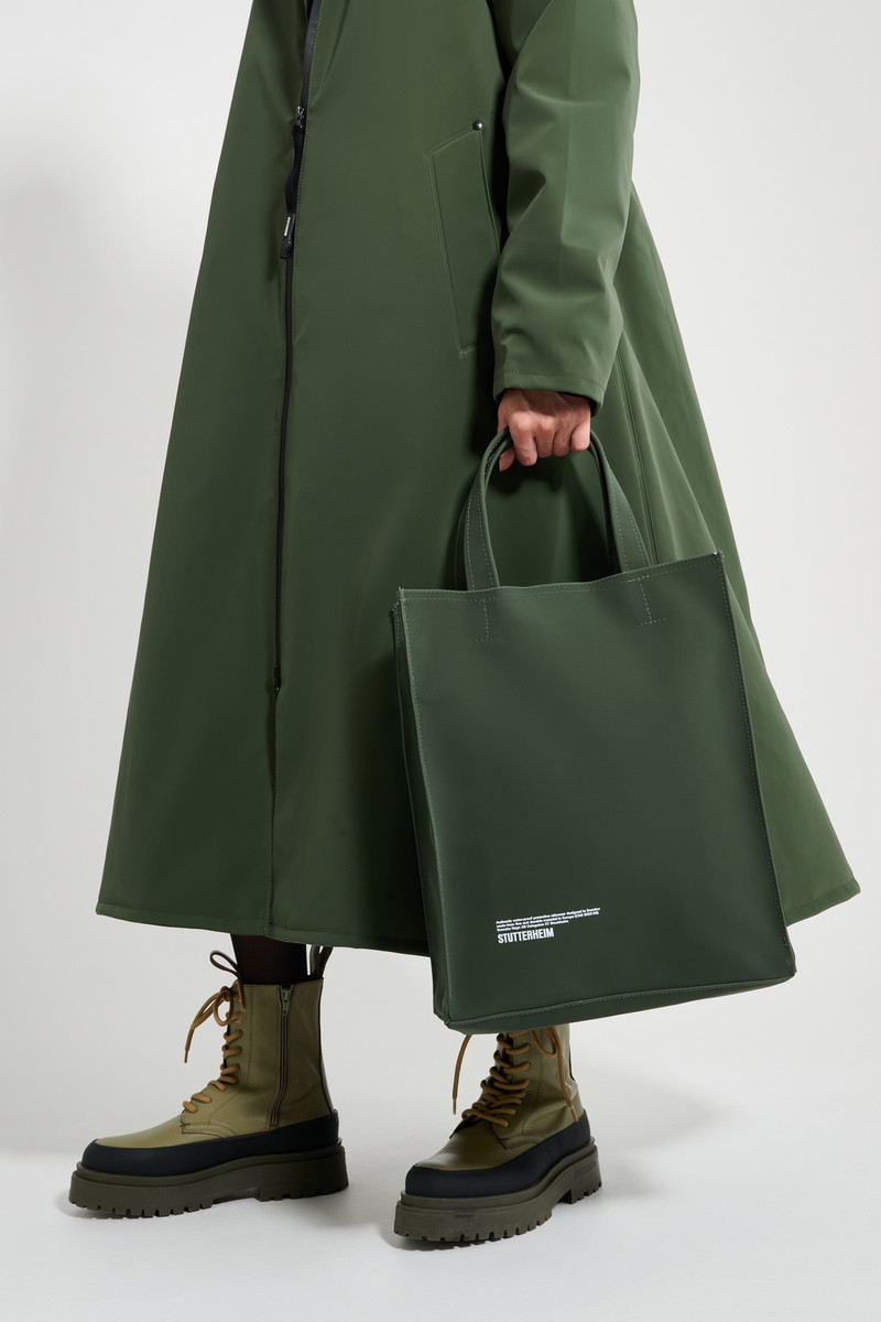Stutterheim Stocksund Bag Matte Green outlook