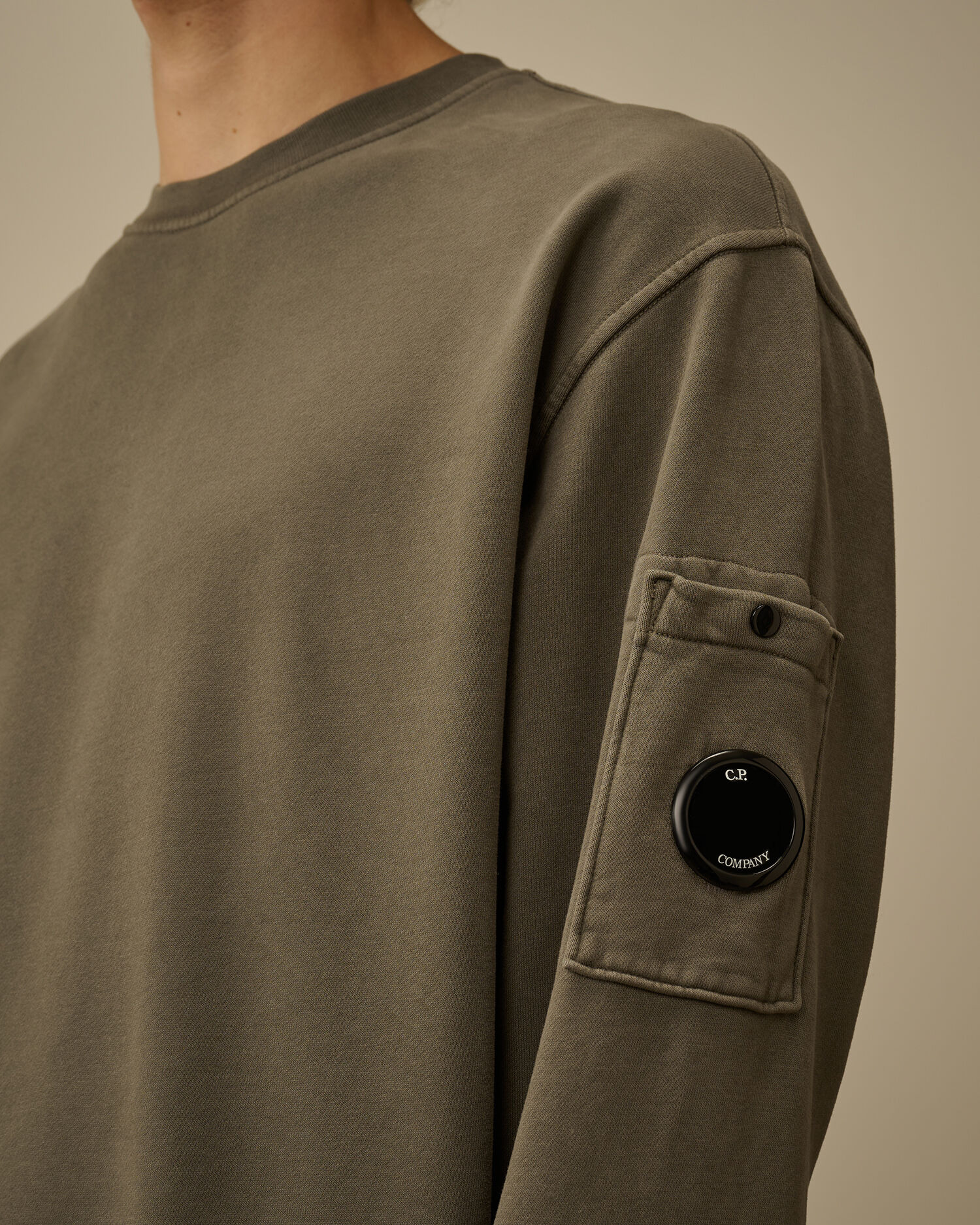 Brushed and Emerized Diagonal Fleece Crewneck Lens Sweatshirt - 5