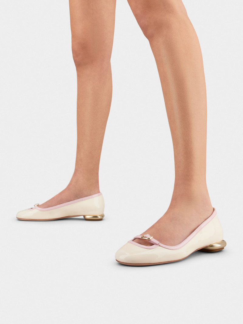 Roger Vivier Ballerinas in patent leather outlook