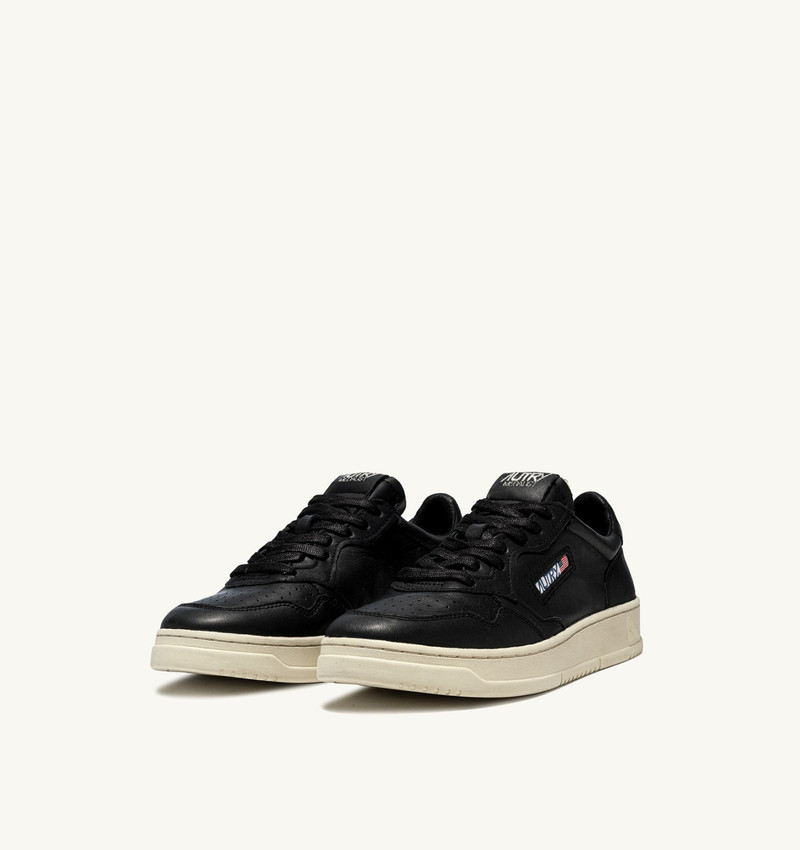 AUTRY MEDALIST LOW SNEAKERS IN SUPER-SOFT BLACK NAPPA outlook
