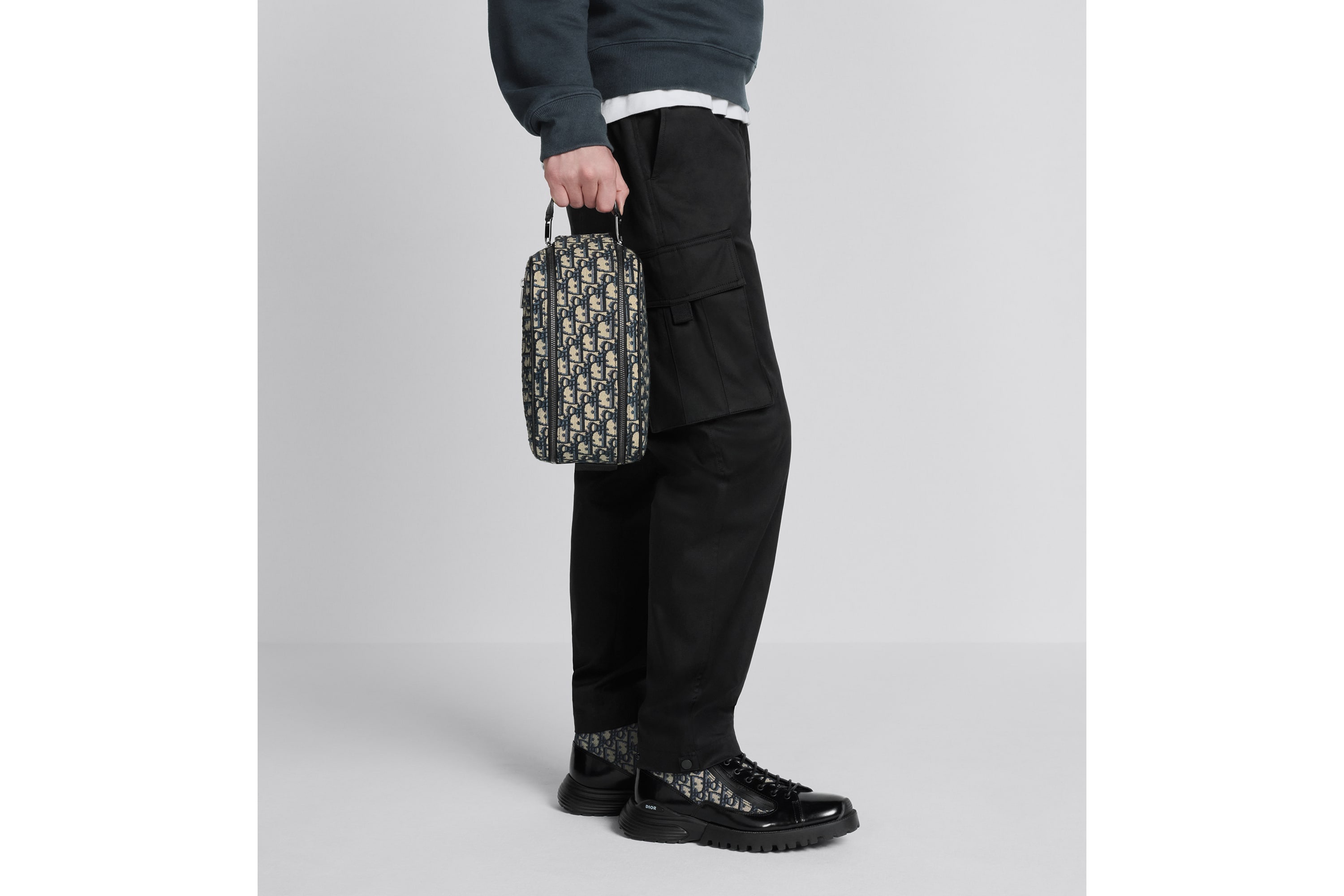 ☆国内未入荷 機能的 DIOR Toiletry Bag☆ Dior Toiletry Bag | REVERSIBLE