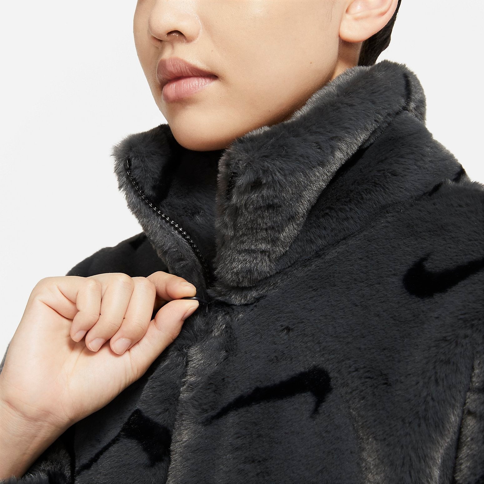 Nike (WMNS) Nike Printed Faux Fur Jacket Asia Sizing 'Dark
