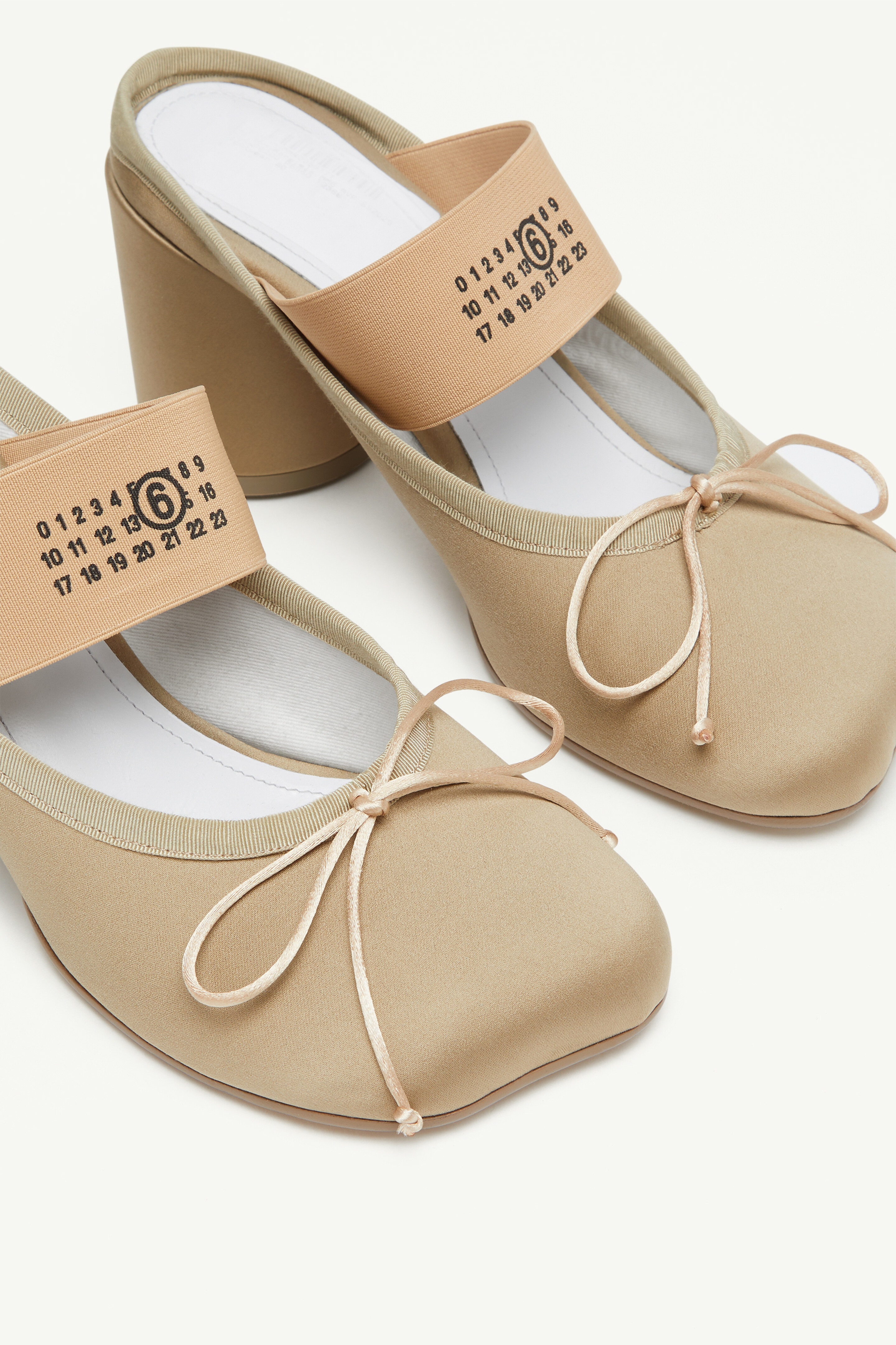 【MM6】ANATOMIC ELASTIC PUMP WITH LOGO MM6 Maison Margiela Logo Elastic Ballet Decollete | REVERSIBLE