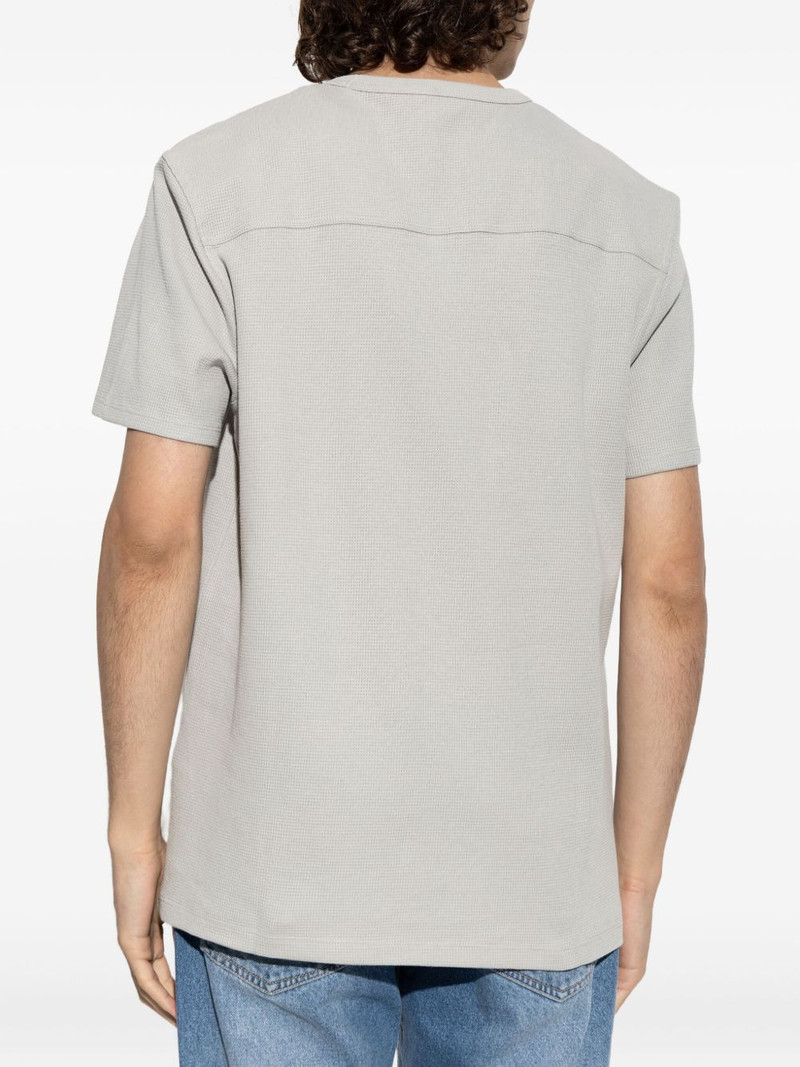 embroidered-logo waffle-texture T-shirt 4