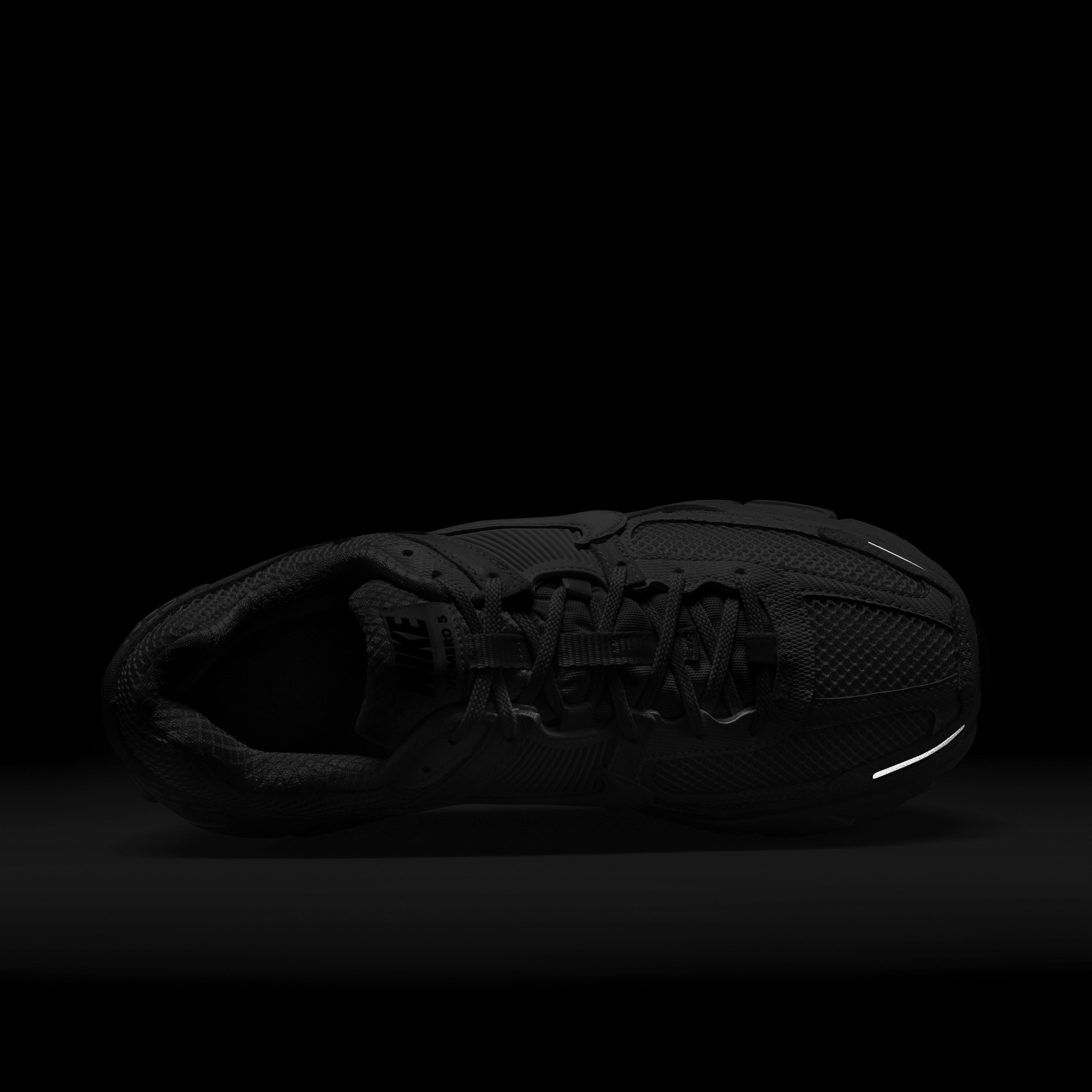 Nike Women's Zoom Vomero 5 Shoes - 10