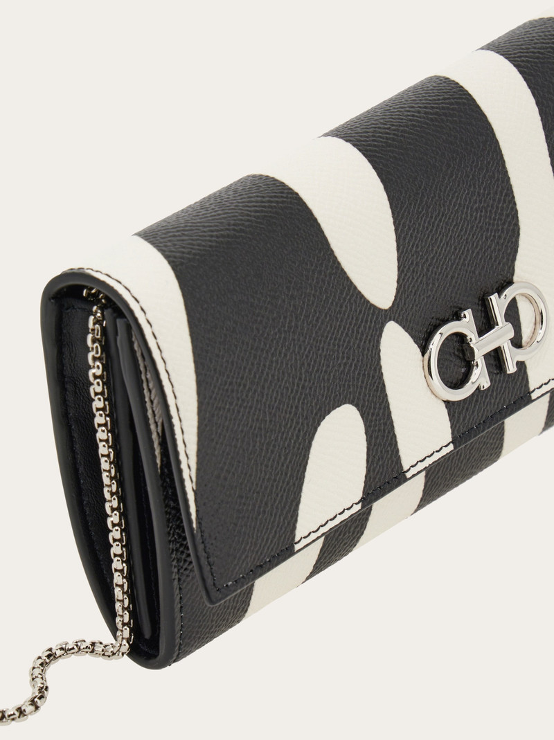 Gancini wallet with chain 5